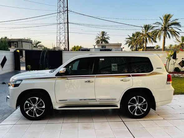 ﷽
بسعر مناااااااسب جدا
‏‎سلام عليكم 
 للبيع او مراوس 
لاندكروز 🔥 2017  💣 بريم اصل  🚀 GXR:
السياره احله من الصور بالحقيقه 
فول مواصفات 1/1 💯 :
1- فتحة 🕳️
2- بصمة 🔐
3- ماشية 90 حقيقي 🧡 وقابلة لزيادة 
4- حساس خلفي وامامي 🎶🔊
5- ثلاجة 🥶
6- 2 كراسي كهرباء ⚡
7- تشغيل عن بعد 💥
8- شاشات عرض 💻
9-كامرات 2 دوارة 👀
10- 8  ايرباك 
11-دفع رباعي 🎮
12- شاحن واير لس
12- رقم بغداد  بأسمي 
حجم المحرك: 4000 ✅
ملاحظة // السيارة كفالة عامة من جميع النواحي 
وشرط  الفحص ✅  شاديلها كت كامل 21 اصلي مؤسسه بشرط 
جديدة بمعنى الكلمه شرط زيرو  تخم تاير حدادية تبريد جاهزة من كلشي مابيها اي نقص وبالعافية ع تكون من نصيبه
بأسمي شخصياً هزه وفحص جديد تحويل مباشر  
#مفخره_الأرض 🔥 
🟩 السعر المطلوب  _ ( 488 $ )💸قفل                            
ماكو هيج سعر بهيج نظافة مستحيل 
لاستفسار الاتصال ع الارقام التالية 📲📲
‏ *********** // ‭0781 578 1463‬ ) 

تحياتي لجميع 🌹 🌸 🙏🏻
الموقع 
‏https://maps.google.com/?q=32.753235,44.410568

‏‭
