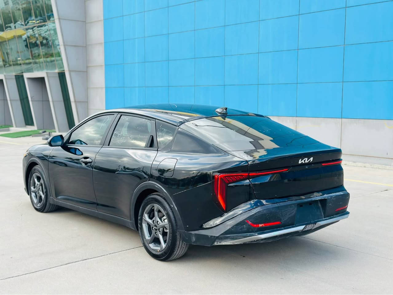 السلام عليكم

كيا K4 الشكل الجديد 2025🖤
2025 KIA K4 LX
ماشيه 4000 الف زيرو
محرك 2000 دوش المرغوب
جملغ خلفي  صبغ فقط  🔻
بدون ايرباك✅بدون دواخل ✔️

موصفات LX
شاشه ايباد عدد ٢
تشغيل عن بعد
رادار جانبي
تحديد مسار
رادار امامي
رادار خلفي
توقف ذاتي
قياده ذاتيه
شاشه كار بلي +اندرويد
سايد بريك بصمه
اوتو هولد
نظام سبورت ونورمل
تحكمات ستيرن 
وهواي بيها مواصفات

السعر 159 ورقة بدون رقم ( تترقم شمالي )
واتساب / ☎️ *********** 📞
العنوان / اربيل ( معرض اربيل كارس ) 
 رقم الشاصي3KPFT4DE7SE119950 أربيل, العراق
