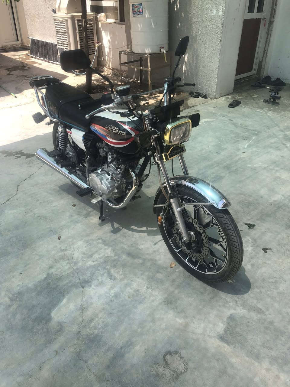 سلام عليكم. دراجة 2025 اوراق محرك 200cc مابيها كل نقص الدراجة تشغيل بصمه وسويج شاشة ايباد كهربائيات شغال كلشي شغال تخم دبلات جدد بريك امامي دهن.  مكاني ديالى خانقين سعر 900 بي مجال للشراي رقم ***********
