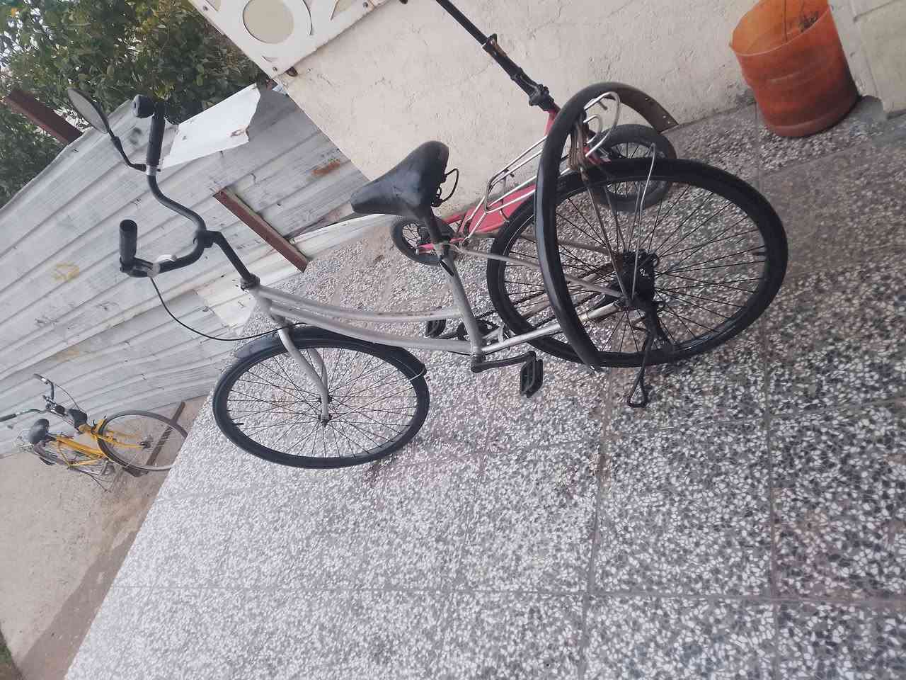 سلام عليكم شباب بايسكل للبيع بسعر 50 وبي مجال مكاني بغداد الغزاليه رقم التلفون ***********
