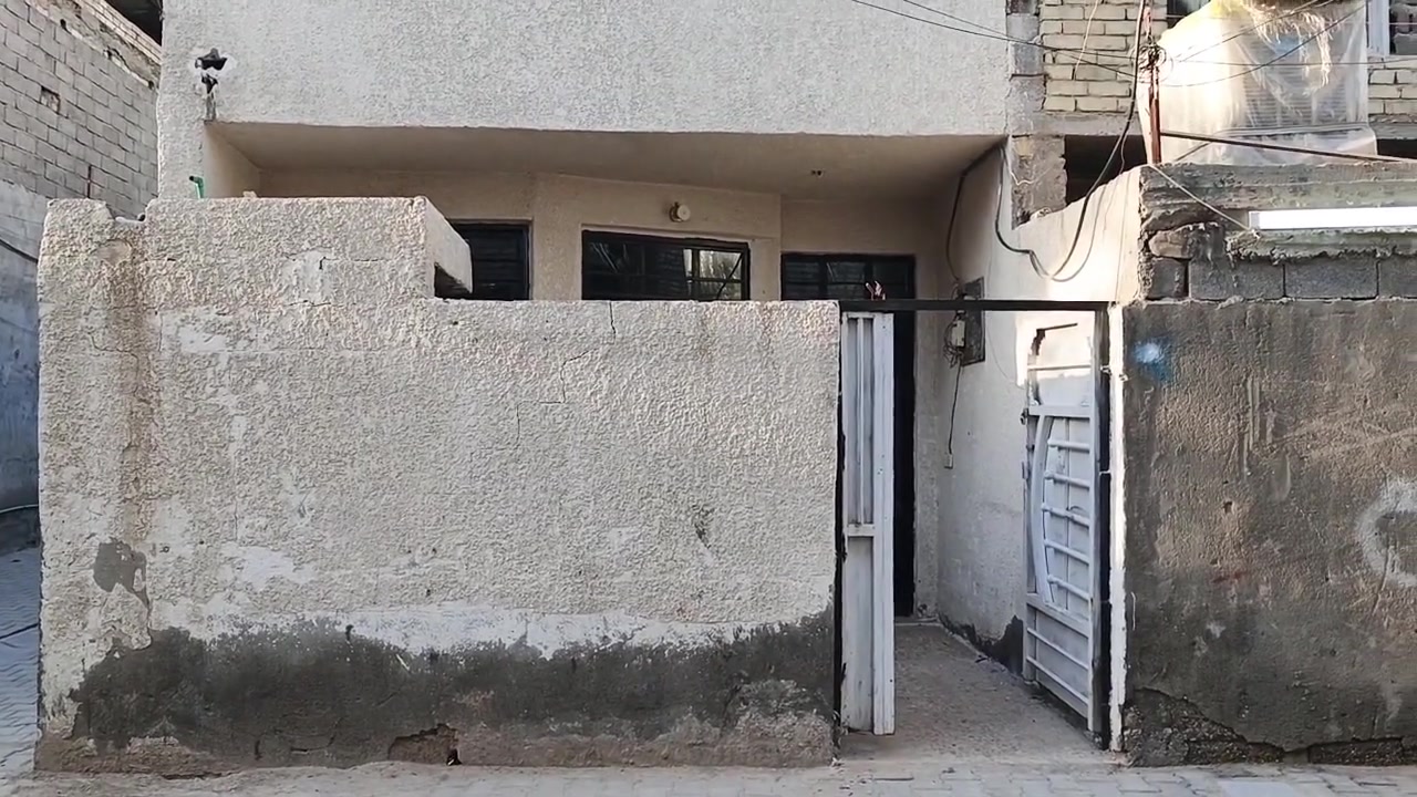 مشتمل 80 متر للبيع بداية منطقة سبع قصور قبل السيطرة ثالث فرع على اليسار اول متدخل المنطقة  فرع حسينية الامام الرضا ع  كافة الخدمات بيه / للاستفسار اتصل على الرقم ***********
