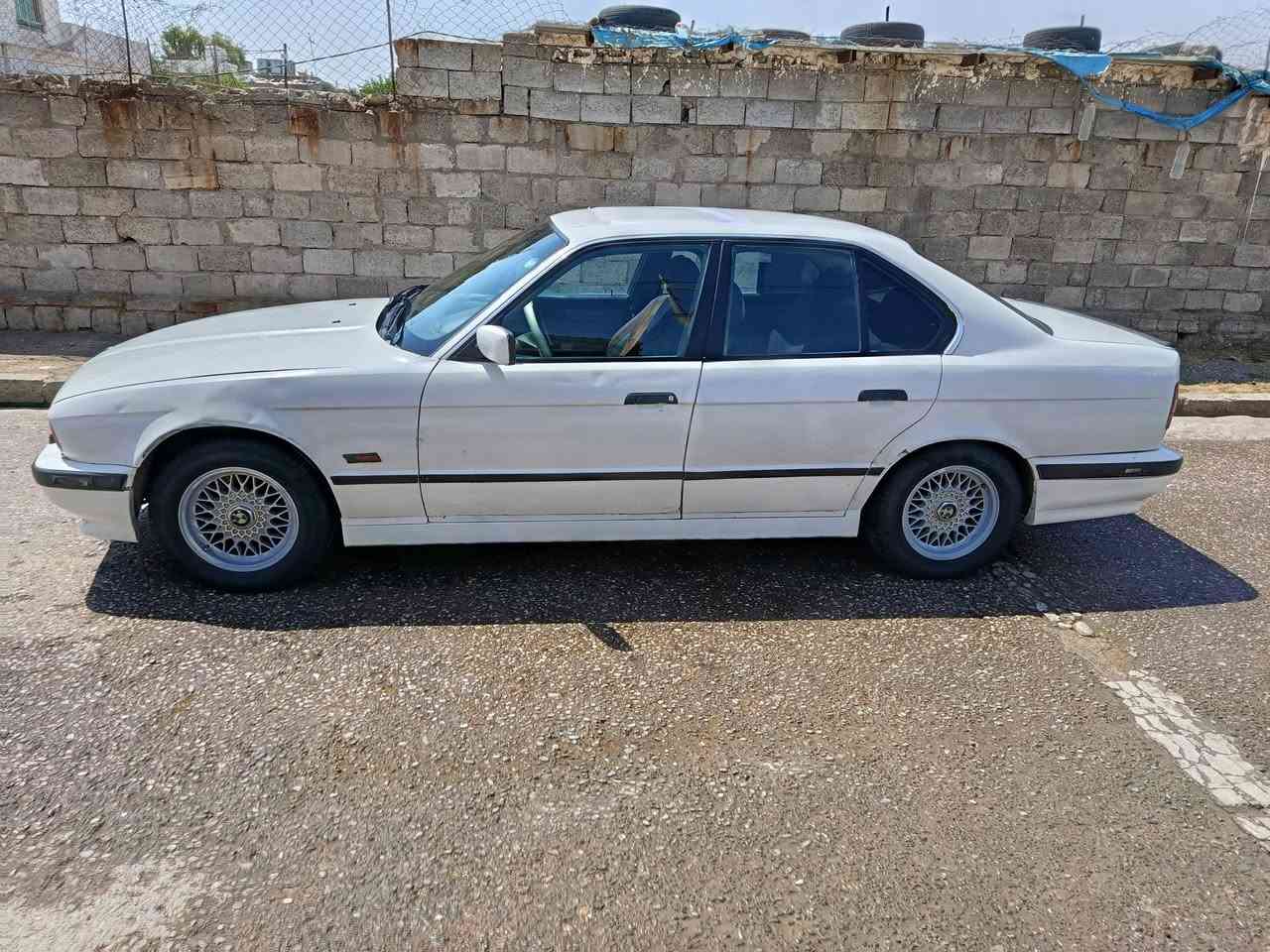السلام عليكم ورحمه الله وبركاته
للبيع BMW موديل 1989 مكينه 520 كبس كير عادي 
السياره غاز و بانزين منضومه غاز ايطالي كامل 
كير مكينه تبريد كصه تحويل غرامه اب شرط
السياره صبغ حزام بدون حادث 
رقم اربيل 
للتفاصيل أكثر ***********
السعر 48 و بيه مجال

