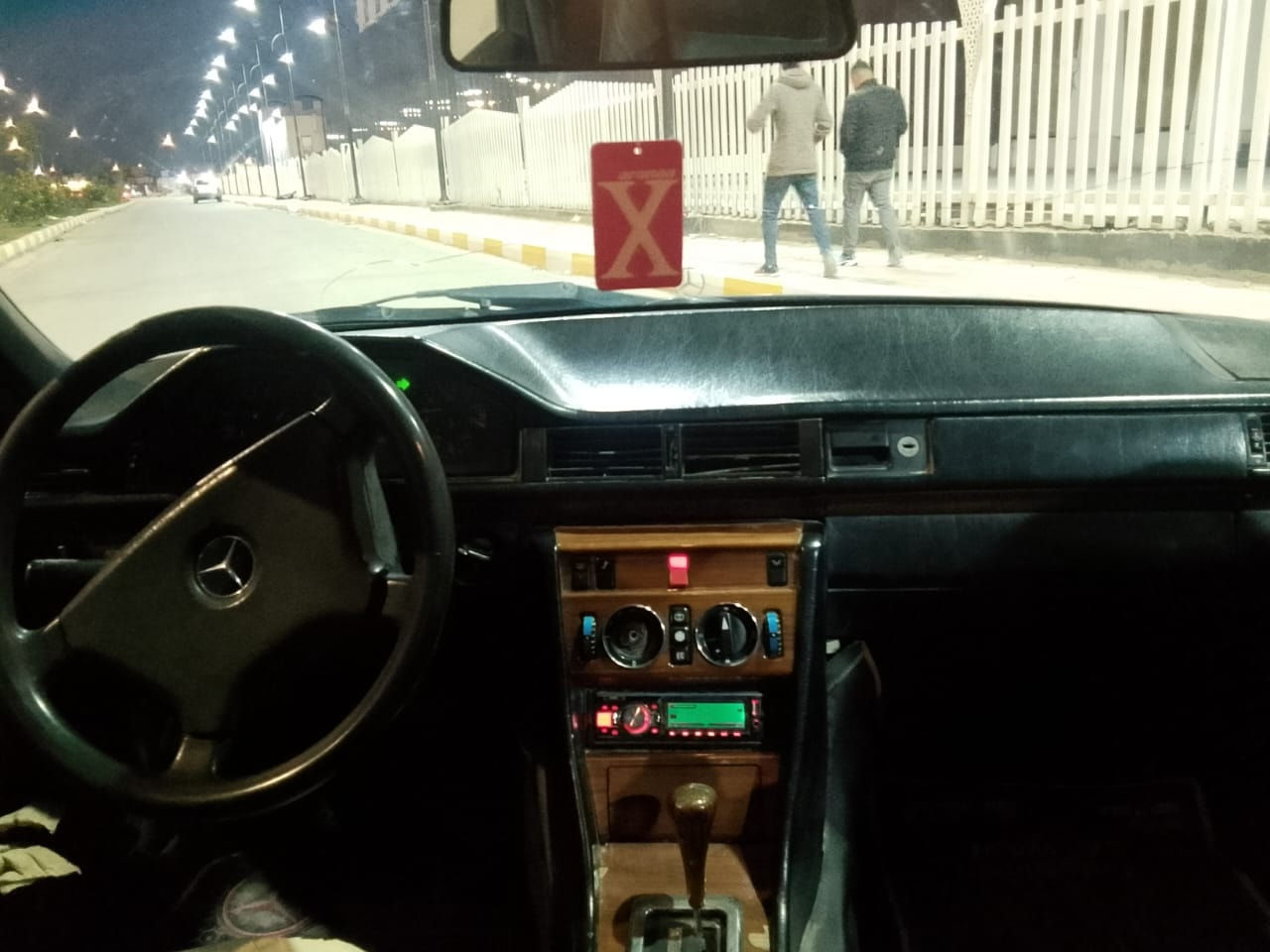 السلام عليكم
مارسيدس دب مديل 1992
مكينه فيفيتي 2500 رقم بغداد
راعيه يمي ضرر سياره جاملغ خلفي
سياره جاهزه خير من الله كهربائيات كله شغاله
مكان ناصريه مركز حي الشموخ رقم ***********
