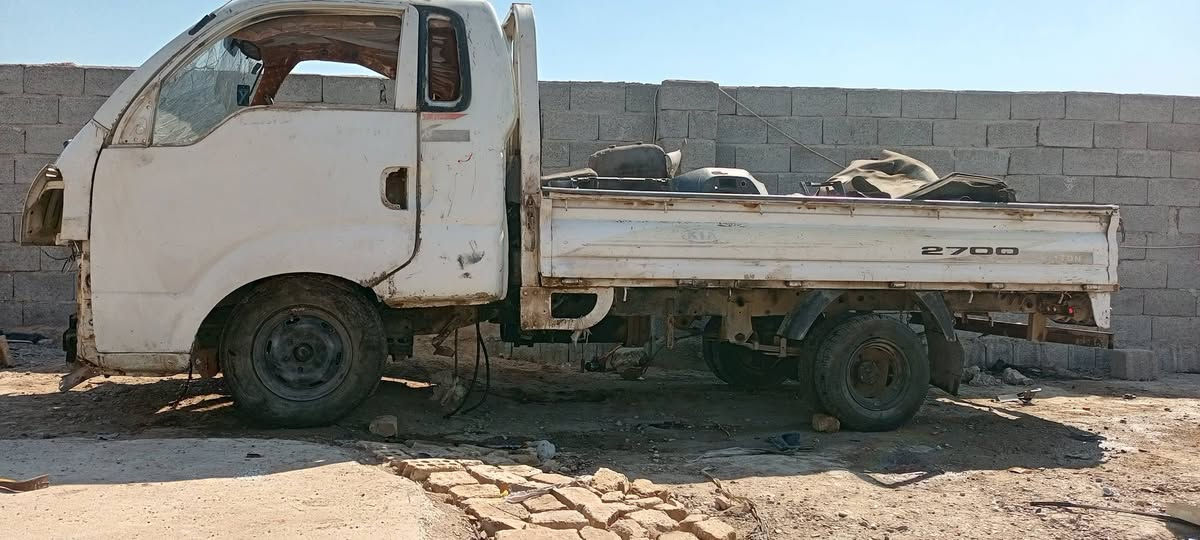 سياره مضروبه نبيعه تفصيخ بدون كير ومكينه الاستفسار 
‏‪***********‬‏السعر 17ورقه
