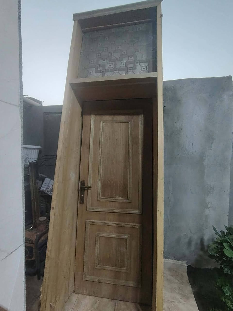السلام عليكم 3بيبان خشب 2بيبان غرف و1باب حمام السعر700المكان حله الورديه رقم الهاتف***********
