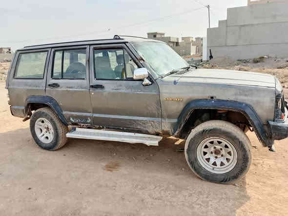 السلام عليكم جيب شيروكي 91 رقم صلاح الدين سنويه خضره وكاله عامه بسمي دفتر بانزين شرط التحويل والوكاله 
محرك وكير ونجي سعرها 18 وبيها مجال بصيط 
***********
