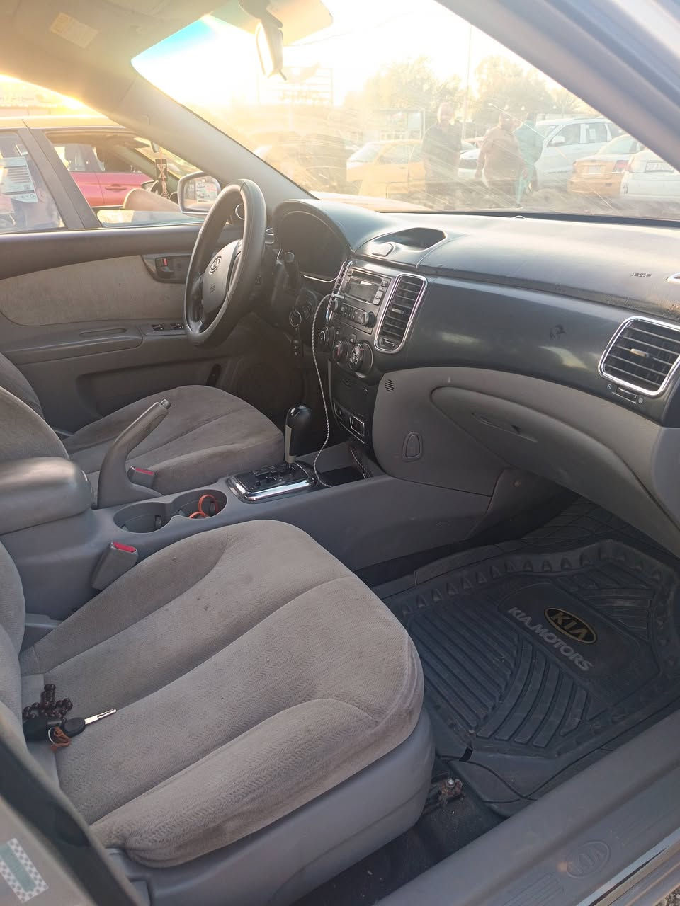 السلام عليكم اوبتما موديل ٢٠٠٧ وارد أمريكي سته سلندر ٢٧٠٠  حادث جاملغ الخلفي من جهت سايق بدون دواخل السعر ٧٠ وبيه مجال كلش بسيط  ***********
