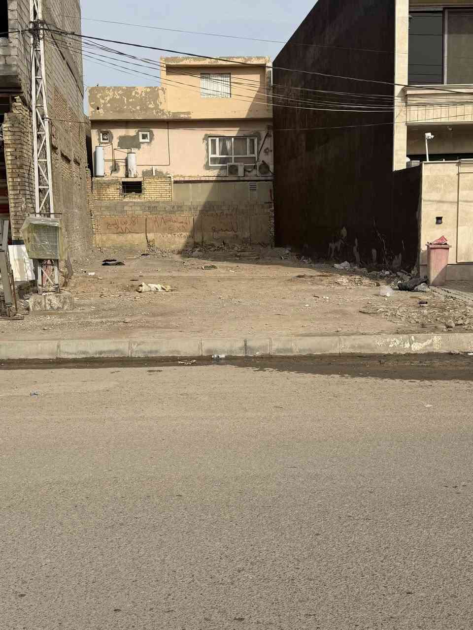 قطعة ارض تجارية للبيع
الموقع التحرير الشارع العام مجاور مطعم بيتزاهات بصف عمارة عبد تايه 
المساحة ١٨٠ متر
الوجه ٩ متر النزال ٢٠ متر 
***********
