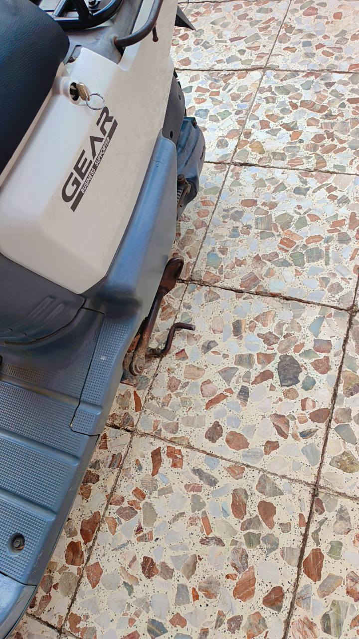 السلام عليكم بيكم سلف هندر شلعه معدل كهربائيات دراجه ممفتوحه كابريتر اصلي كفر اصلي بلاد كيلو متر عداد بانزين كلهه شغاله نضافه فول اوراق كامله محرك اخرس شرط مكاني بغداد الحبيبيه قرب مطعم وليد ابو الكص سعر ٥٥٠ ))))) ***********
