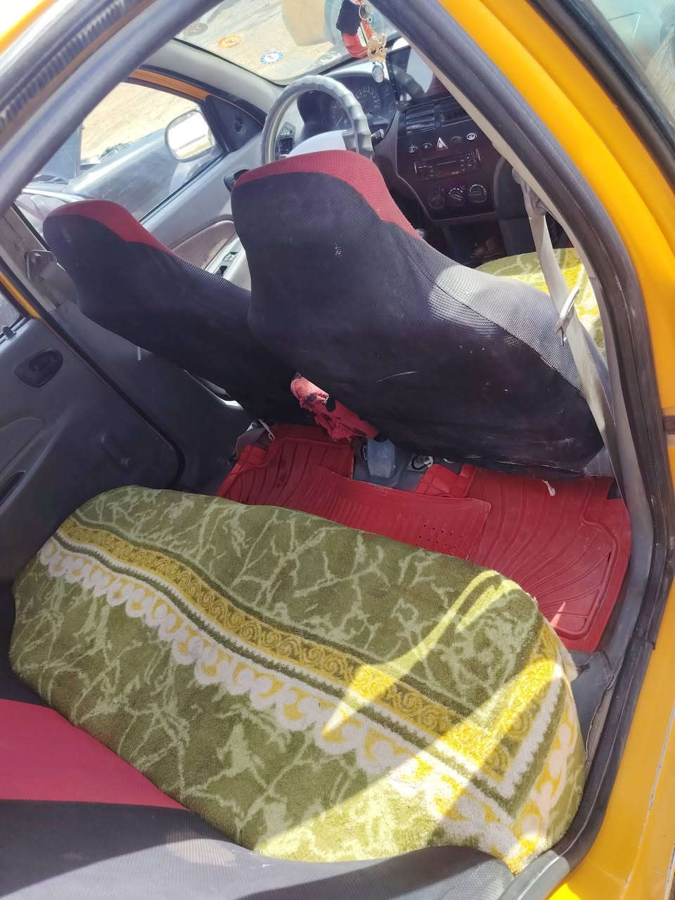 للبيع مديل ١٨ بسمي سنويه ٢٩ مصفره هيه وغرامات تخم تاير مكينه بيه قليل تنقيص كير كفاله حداديه جديده سعر ٥٥ وبيه مجال ***********
