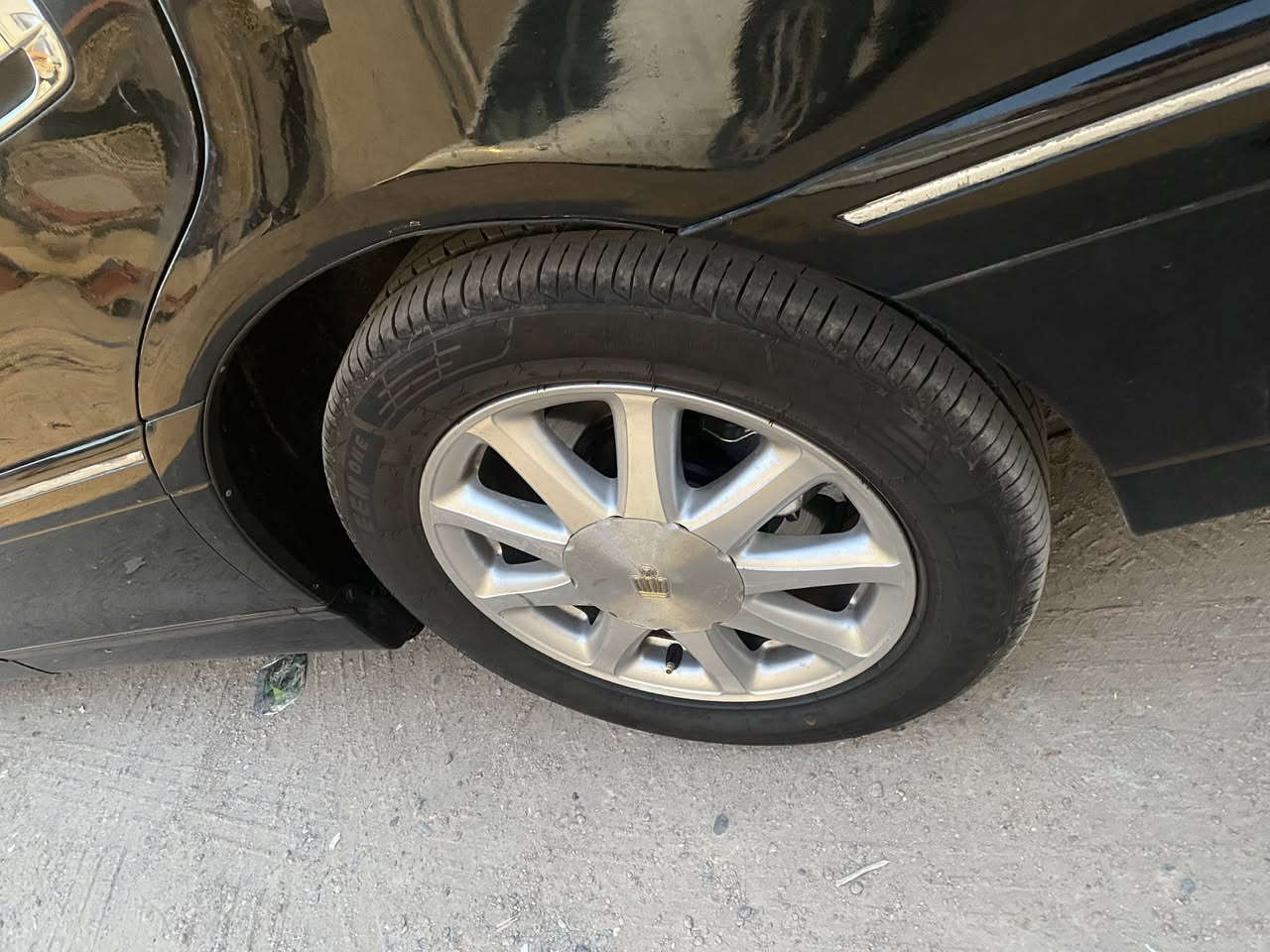 كراون موديل 2001 تسجيل جديد قرار 48 تحويل ثاني يوم رقم بصرة سياره جاهزه من الطول لطول تخم تاير ويل نجمه محرك ديفور الزغير  السياره كص جنطه  السعر 97 بيها مجال لشراي رقمي ***********
مكاني البصرة
