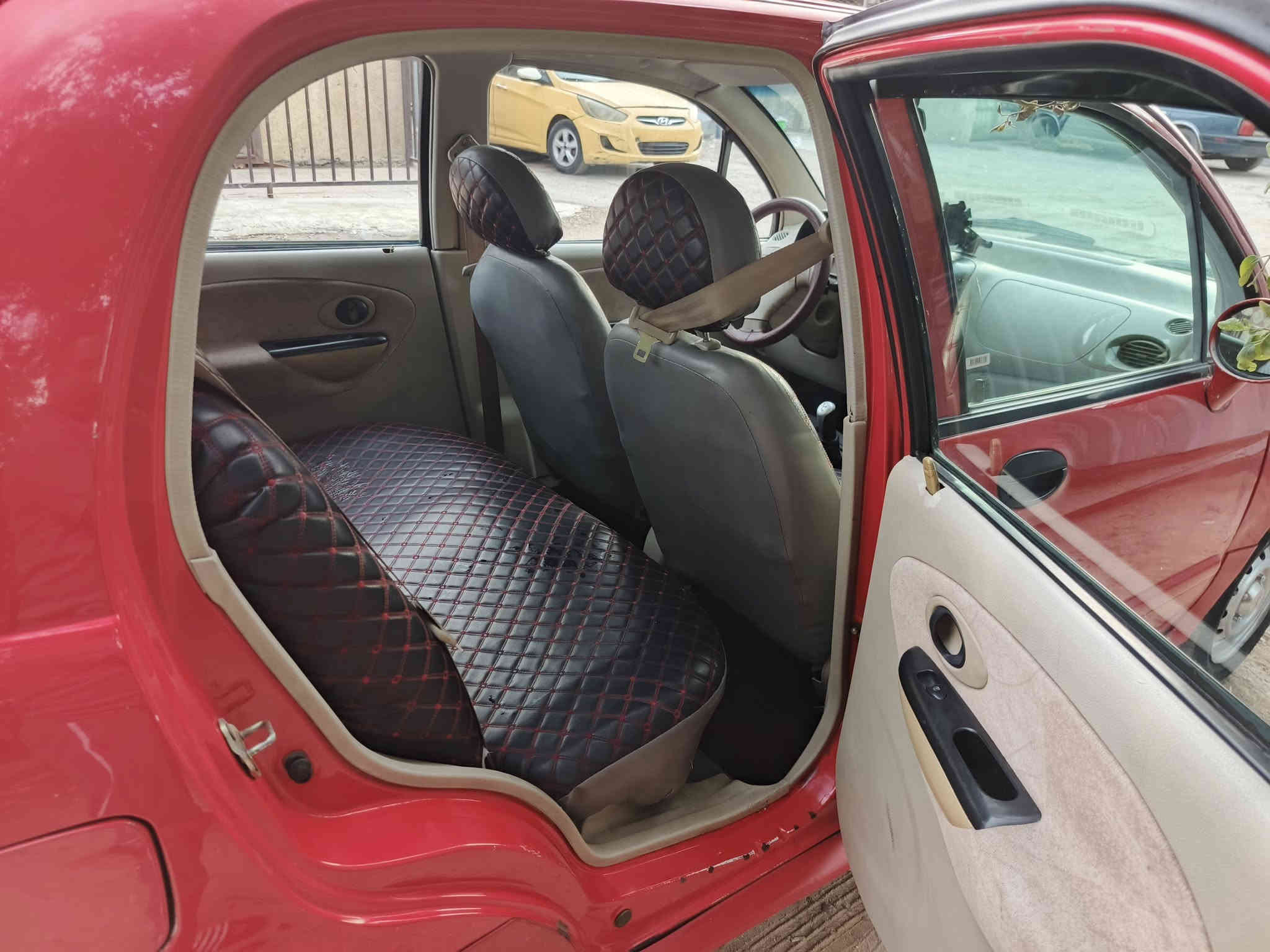 السلام عليكم
كيو كيو ٢٠١٢ ماشية ٢١ حقيقي رقم بغداد انكليزي السعر ٣٤ بيها مجال قليل كلش حك الجية  بااسمنا السيارة كير محرك خير من الله كهربائيات كلها شغالة تبريد شغال السيارة بيها طخة خفيفة ومكحلة بخشم الجاملغ الايسر وبيها جراد بالبنيد وبلباب الي ورة السايق  بدون خياس السيارة خير من الله مكان السيارة بغداد شهداء السيدية 
*********** وات ساب واتصال
