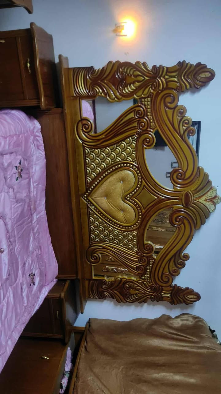 سلام عليكم غرفه صاج نضيفه  بس مستعجل كلش سعر 700 رقم ***********
