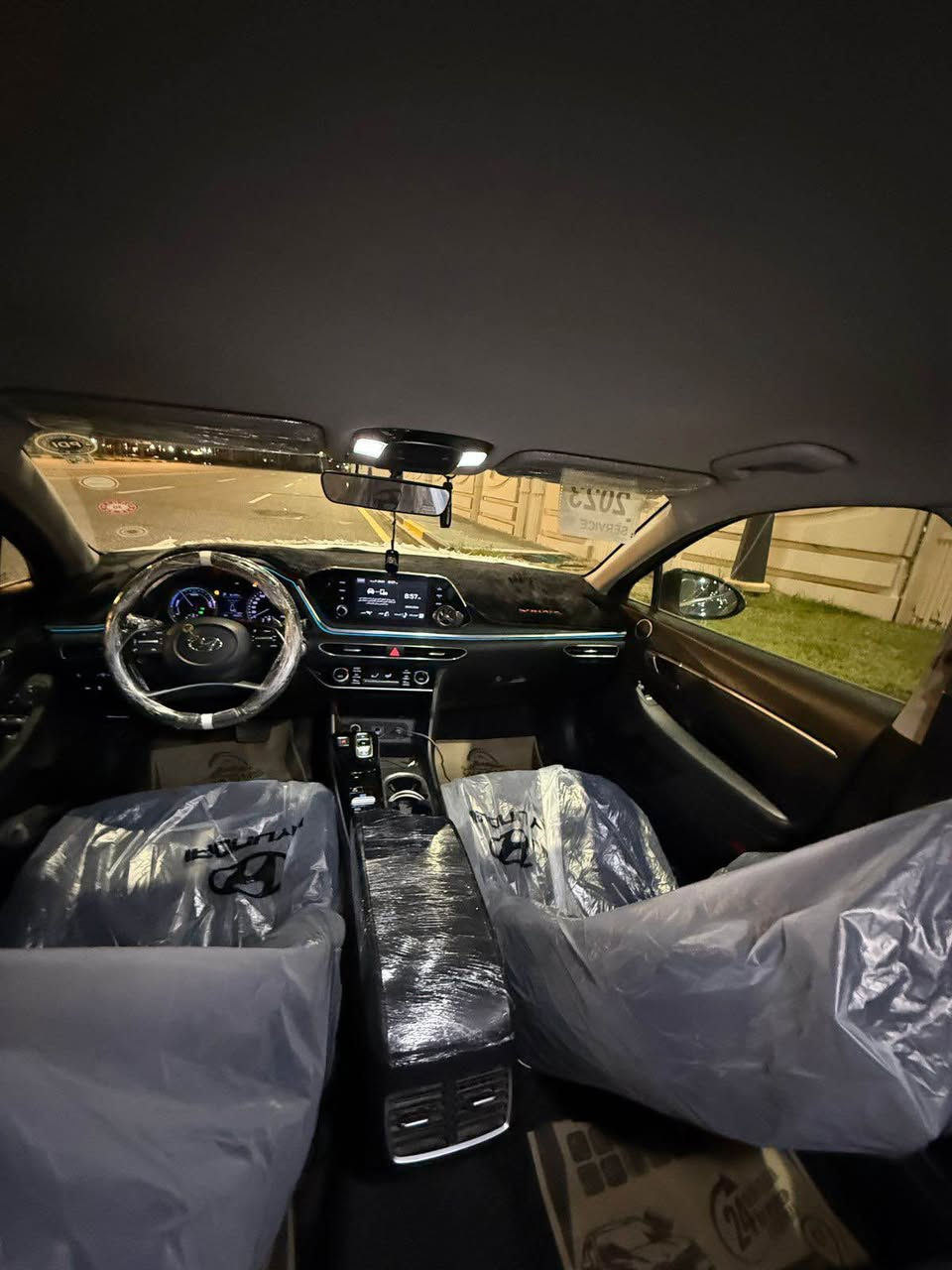 للبيع سيارة: سوناتا وارد خليجي تكسي دبي 
•الضرر: الجاملغ الخلفي صبغ عام تغيير لون 
•الرقم: بصرة بأسمي
•الايرباكات: سليمة
 الشواصي سليمة

•المواصفات :
▪️السيارة:سوناتا 
▪️الموديل: 2023اصل
▪️المحرك: 2000هايبرد
▪️العداد:47 الف وقابلة للزيادة
▪️حجم الويل: 17 مع تخم تاير 
▪️لايتات زينون حاجب LED مع كشافات دعامية زينون
▪️قمارة حديد
▪️غرفة السيارة : كشنات السيارة مخمل 
▪️شاشة الدشبول حجم كبير للتحكم بايعازات السيارة
▪️بصمة دخول 
     ترحيب بالمري 
▪️اشاير بالمرايا الجانبية
▪️سستم صوت 
▪️تحكم ستيرن جهتين بلوتوث وحاكية وكروس سرعة 
▪️نظام ABS مانع انزلاق
▪️السيارة مواصفات ، جديدة وبوضع الشركة .

السعر المطلوب:135 مع المجال قليل 
 
الاتصال على ‭*********** البصرة, العراق
