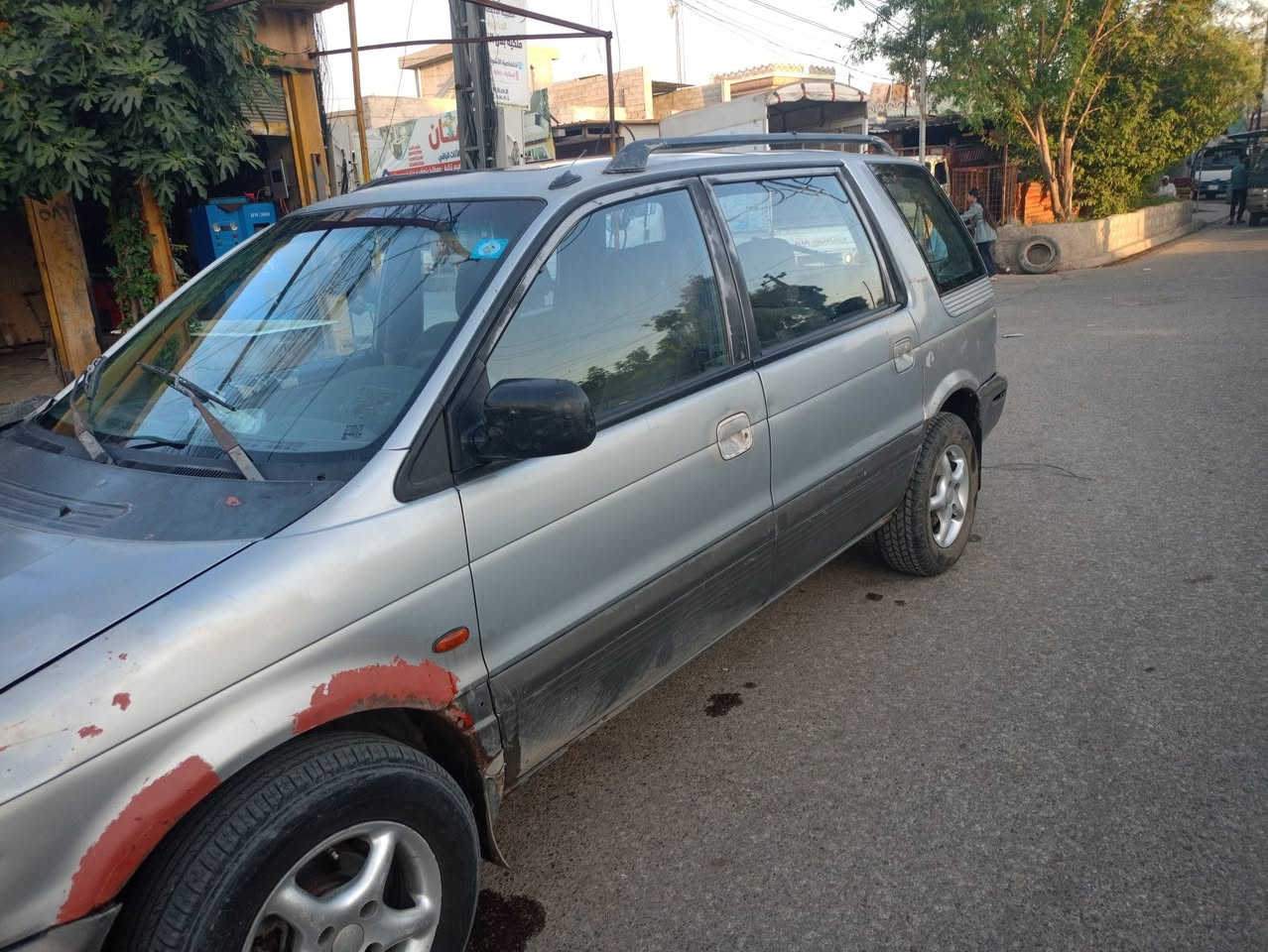 مستبوشي موديل 93 محرك كير شرط سنوية ورقم وهزة جدد طخم جديد طخم تاير جديد تبريد منضومة جديدة ثلج كير توماتيك 7 راكب سعر 40 وبيها مجال للاتصال 
***********
***********
