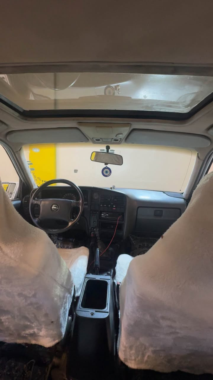 ئۆپڵ ئۆمیگا مۆدێلی ١٩٩١ سەیارەیەکی زۆر جوان و جایزە گێڕو مەکینەی بە شەرتی ١٠٠ وەستا ڕۆنی مۆتلی تێکراوە کارەبایی زۆر مەزبوتە گێچی بەنزین و حەماوەو کیلۆمەترو زەختی مەکینەو داروبەردی ئیش ئەکا ٤ تایەی لۆک لۆک بۆی بەستراوە سلایدی ئیش ئەکا ئەکسلی بە شەرت کلاجی تازە بانسی تازە جامی نەشکاوە تازە پۆلیش و قەلەمکاری کراوە٢ جام کارەبا بەیانی بیکە بە ناوی خۆتەوە غەرامەی تیا نیە
*********** السليمانية, العراق
