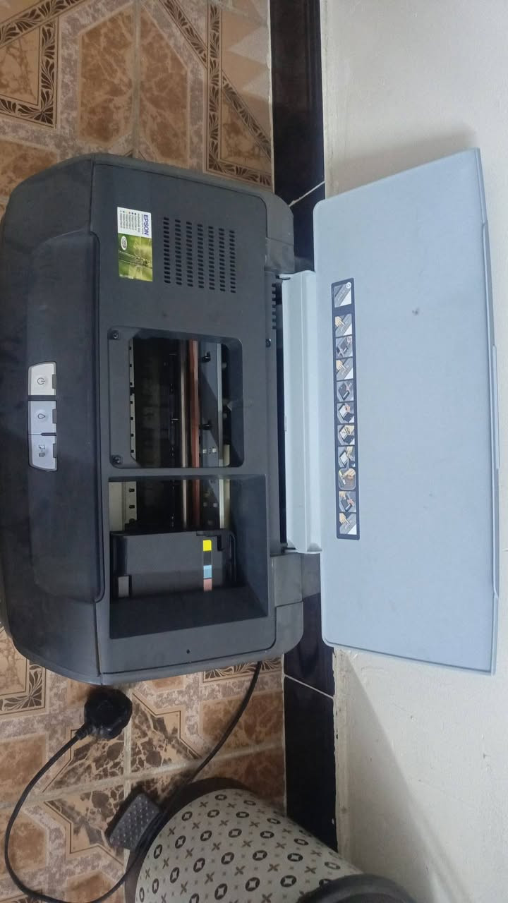 طابعة ايبسون كاترجات شغالة نقص حبر سعر 30 الف


**إذا كنت صاحب هذا الإعلان وتريد حذفه لأي سبب، رجاءا أرسل رسالة إلى الدعم الفني**