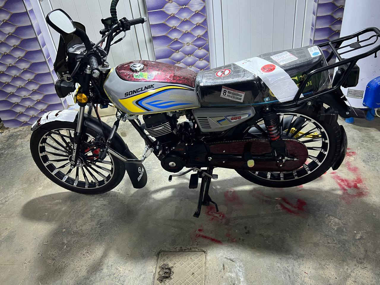 يالله موطور إيراني للبيع موديل 2026 أي نقص ما بي بصمات 2 أوراق منفيس فقط موطور نفس ما واضح بل صوره كهربائيات كله شقاله مكاني الخالديه السعر مليون 150 ألون مميز محرك ضاقطه وزنجيل.   SPF محرك 200cc
أي استفسار *********** وأتساب متواجد
