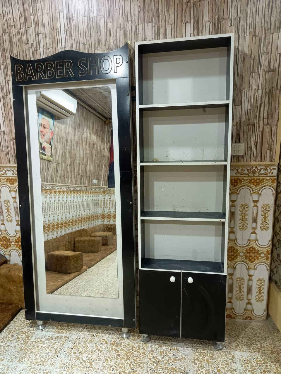 مرايه ملحق مال حلاقه  سعر 120 نضاف ومرتبات  النجف الأشرف حي الجمعيه شارع عشرين قرب اسوق ورده ***********
