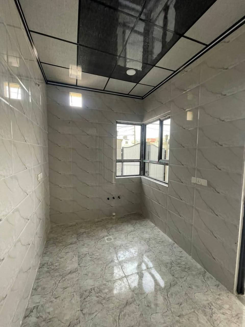 🏡 دار للبيع في حي السماح والسعر مناسب 🏡

🚧يقع عل شارع تجاري بعرض 20 متر
📐مساحة 100 متر سند طابو الزهور تحويل مباشر
⚔️طابقين ٣ غرف نوم بناء حديث
⚔️ زيرو ما مسكون فول سيراميك وحلان وسقوف جبس

💡يتأجر مباشرة ب٤٠٠ الف كأستثمار .

✅️للجادين بالشراء يرجى الاتصال على الأرقام *********** *********** ***********
