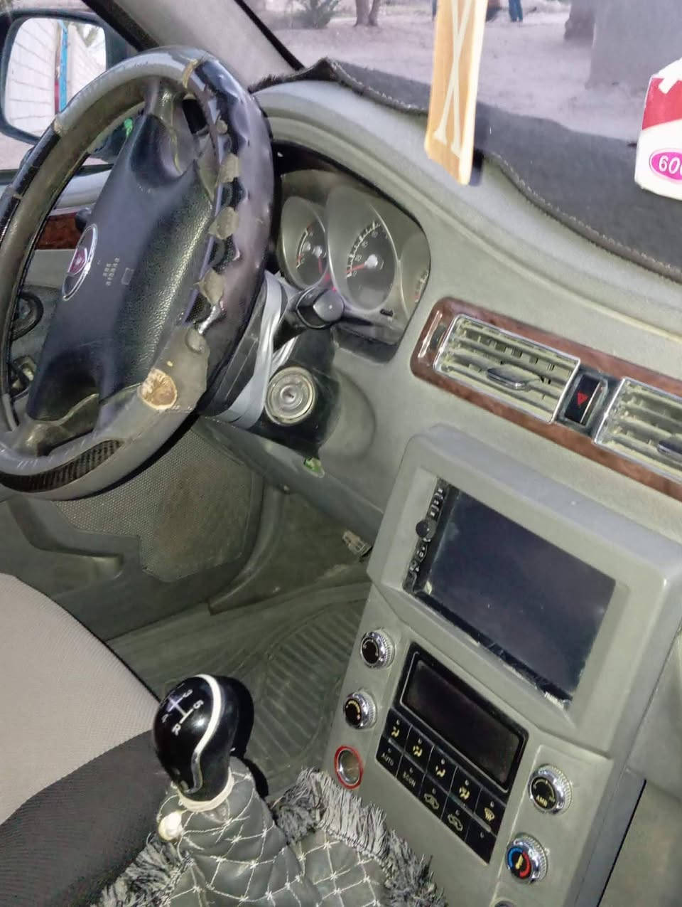 السلام عليكم
جنبي2015 مثنى 
السيارة مكفولة  
جاهزه من كلشي مكينة كير حدادية ***********
