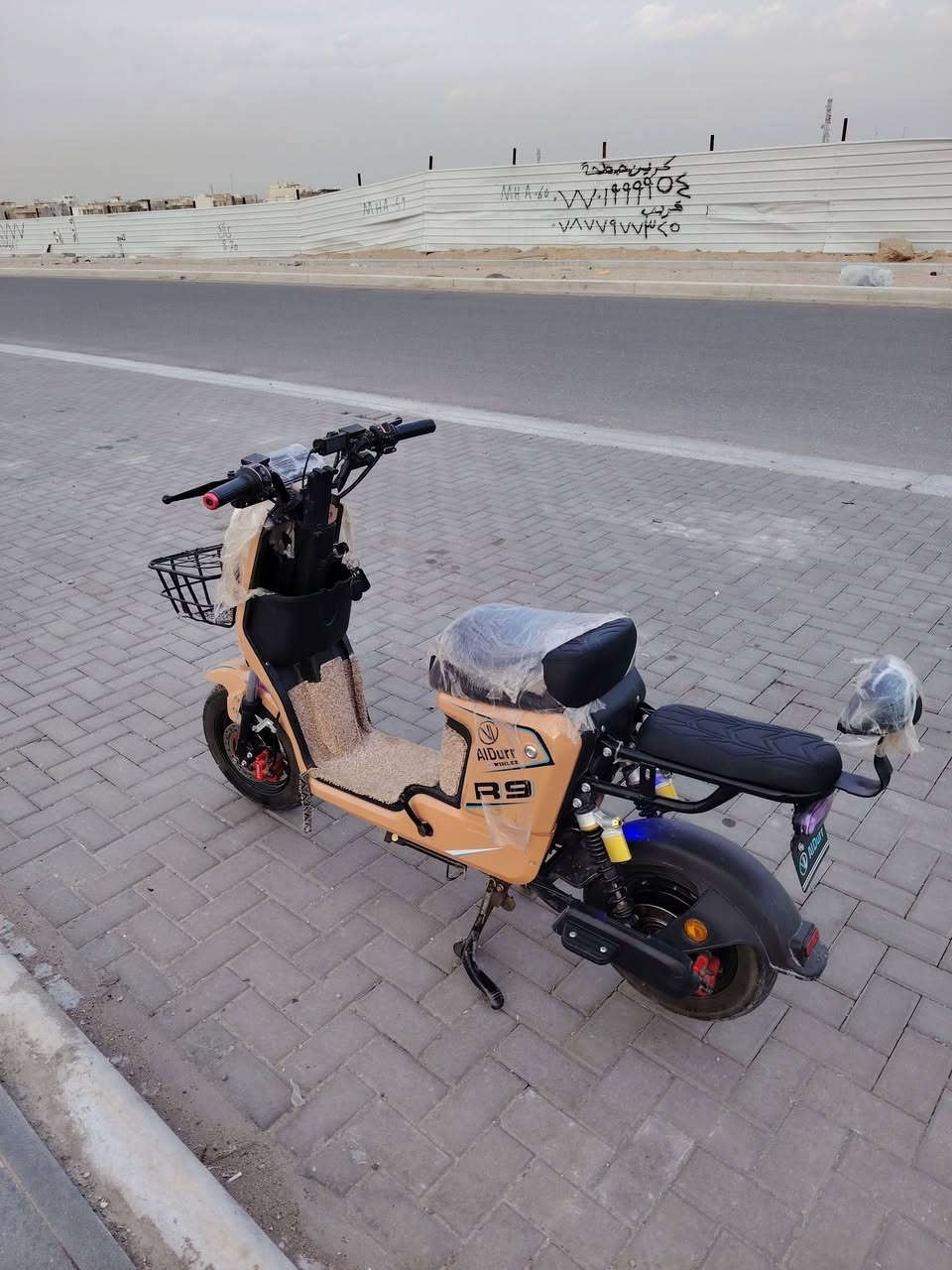 دراجة شحن R9 نظيفة صارلها أشهر طالعة من الوكيل، كهربائيات شغالة ع حالة الوكالة دراجة نظيفة مال دوام، خمس بطاريات ١٦ امبير ، ملحقات كاملة
السعر ٤٥٠ وبي مجال للطيبين
مكاني البصرة الحيانية اول لاين
*********** متواجد واتساب واتصال.
