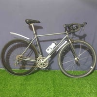 بايك رياضي سباق موديل 700C  حجم 28 باله كسر حاويه  غير مستخدم بالعراق ...