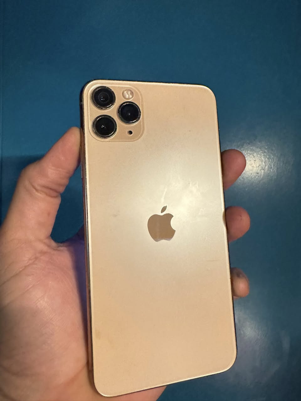 11 برو ماكس عربي شرق اوسط لون ذهبي ذاكرته 256 🔋100 مستبدل نوعيه ممتازه بي مشكله بل كامره هزه بس تاخذ صور طبيعي نضافته 90‎%‎ انطي سعرك بدون كسران مكاني بغداد حي الجامعه ***********
