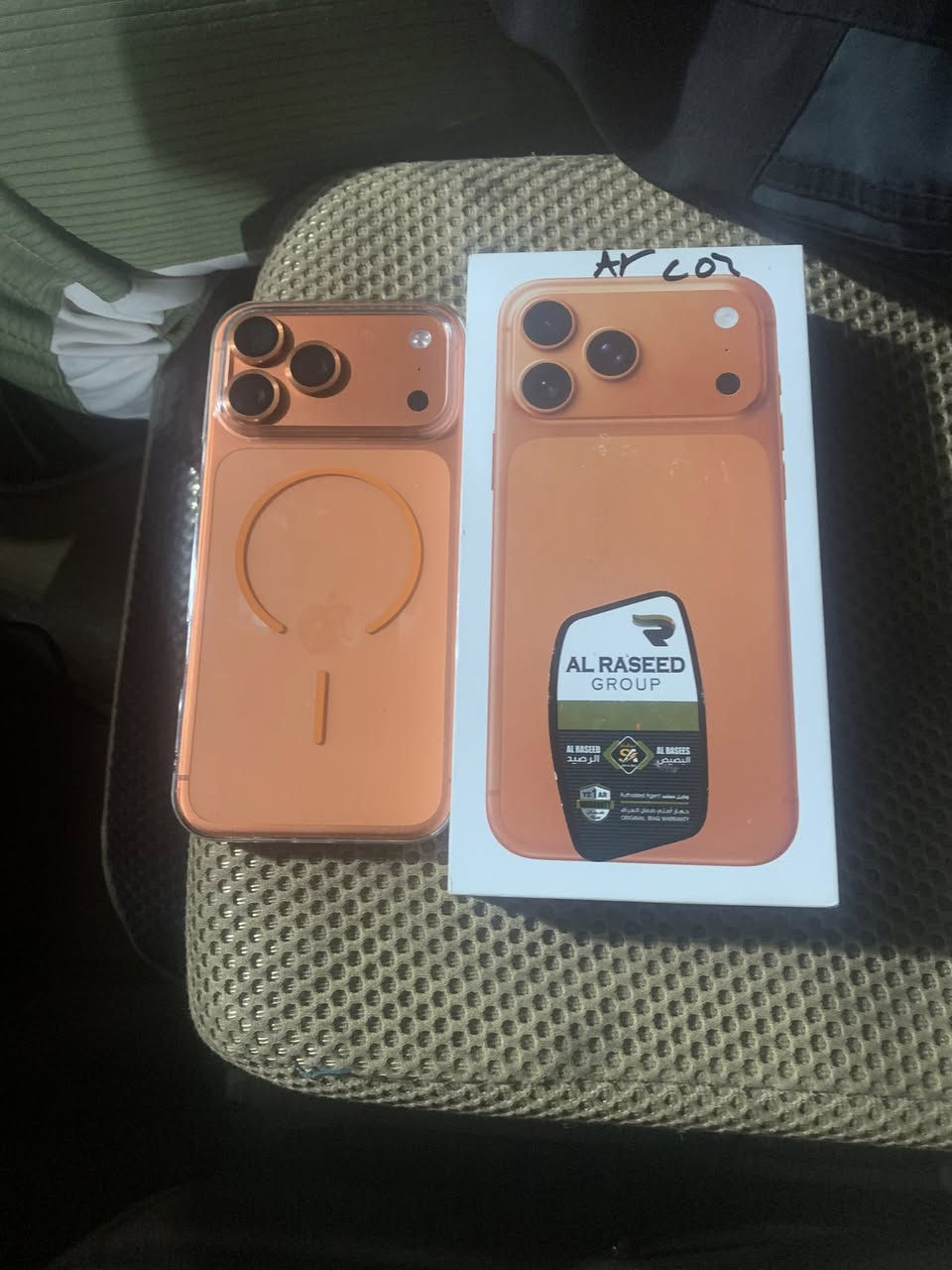 السلام عليكم
ايفون 17 للبيع
تليفون جديد كلش 
مشحون 4مرات
ذاكره 256
بطاريه 100
شرق اوسط 
ملحقاته موجوده 
مكان واسط الحفريه 
السعر 1950
***********
