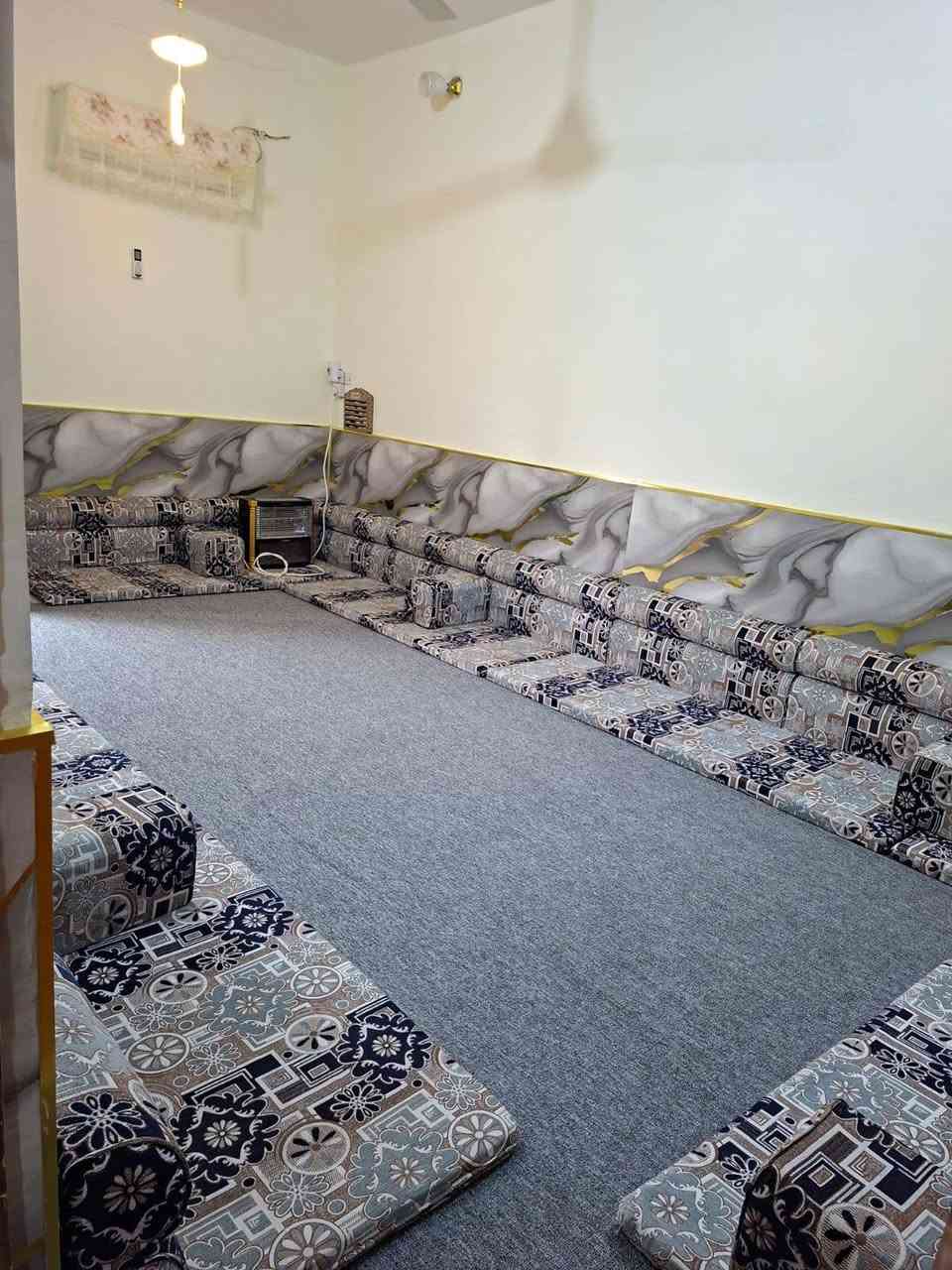 بيت للبيع طابق واحد يتكون
من كراج وديوانيه 6م
وصاله طول 6
وغرف نوم 2
ومطبخ وصحيات
وغرفة سندويج بنل ومخزن
البصرة /الحيانية /قرب مستوصف حي المربع
السعر 130 وبيه مجال قليل
وبيه طابو ، مساحته 150 م
والبيت بناء جديد صارله 8 سنوات
الاستفسار والاتصال : ***********
