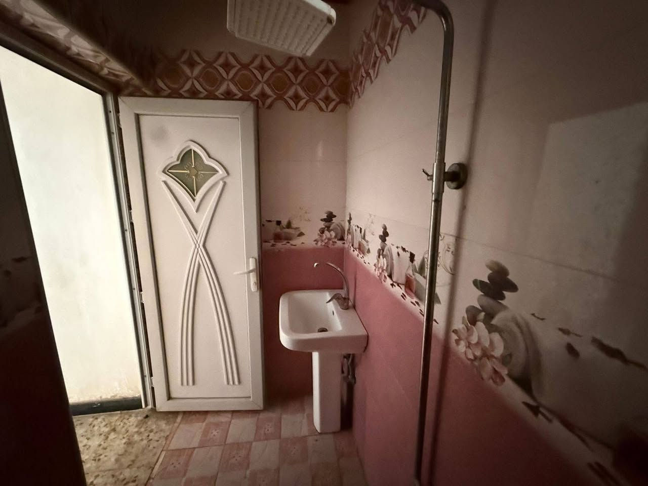 🏡 للإيجار – دار سكني
📍 الموقع: الحلة – حي الأساتذة - فرع عميد قيس 

📞 للاستفسار والمشاهدة:

مكتب القمه للعقار 
📍 الحلة – شارع 60 – مقابل مجمع الرافدين الطبي 

☎️ ***********
السعر ٥٠٠ الف قفل 

✨ للمزيد من التفاصيل عن المساحة والسعر ومواصفات الدار، يرجى التواصل مع المكتب.
