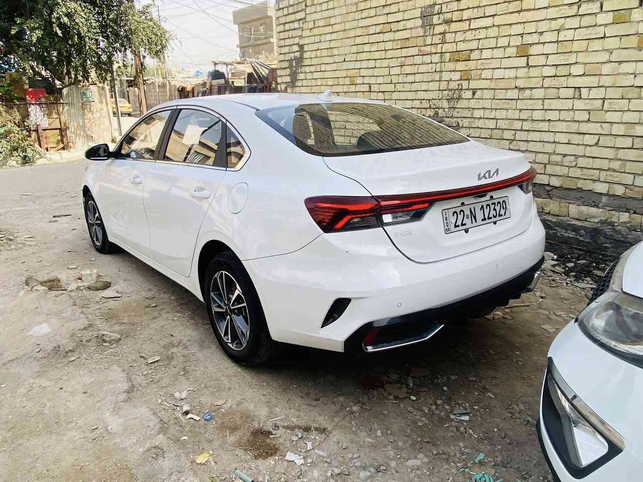 السلام عليكم k3موديل 2024
السيارة جاهزة مابيهه اي نقص بيهه بنيد مبدل وطخة خفيفه  بلجاملغ الايسر دواخل كلهه كفالة السيارة 

رقم اربيل بأسمي تحويل ثاني يوم 

(بيع او مراوس بكورلا صيني )

السعر ١٣٧ وبيها مجال بسيط 

مكاني بغداد الدورة ***********
