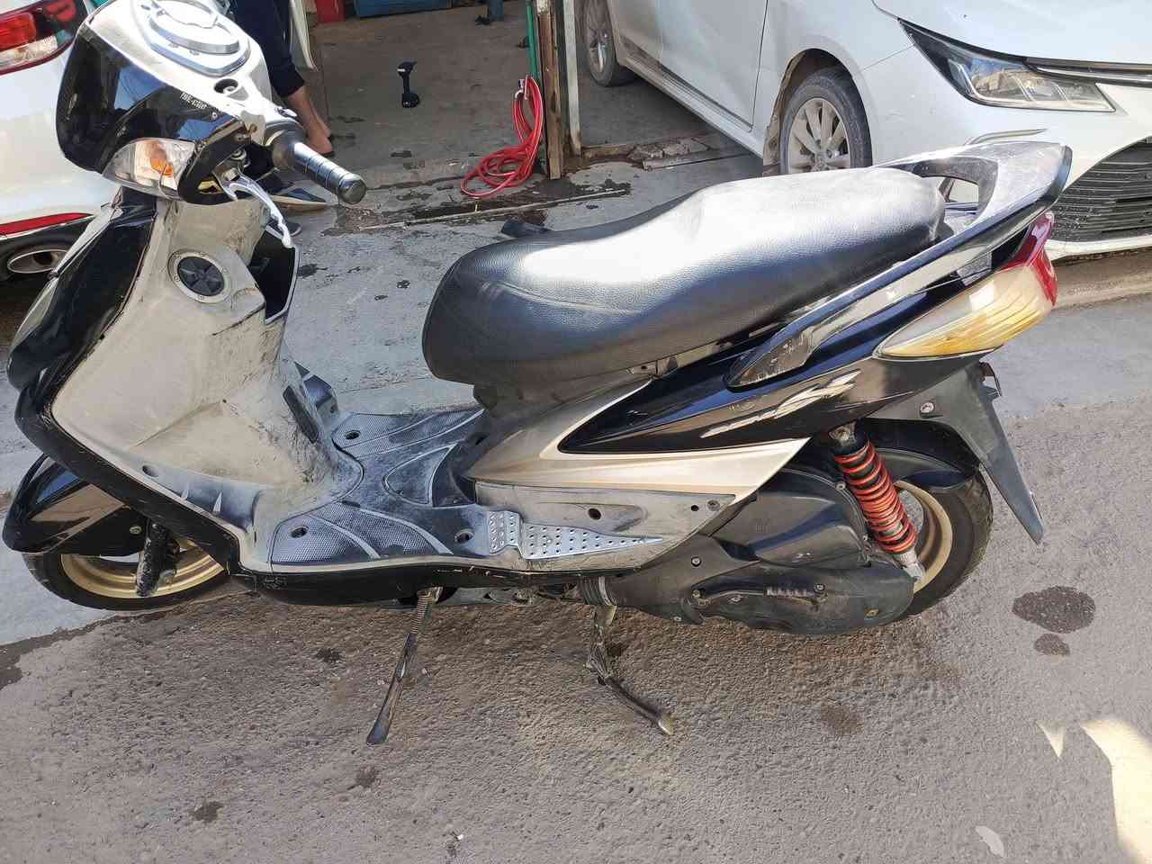 السلام عليكم سكنس فحل نكرة سلف مكينه ممفتوحه 
مكفولة مابيه اي نقص تايرات جدد باتري جديد كله شغال عارضه ب700 وبيه مجال مكاني الاعظميه رقمي ***********
