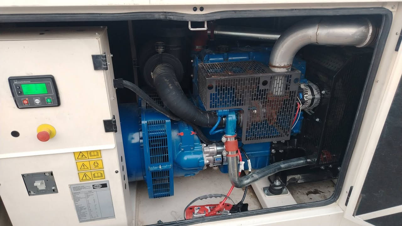 السلام عليكم مولدات للبيع حسب جوندير 70 سعره 50 ورقه كيفي بلادي
بيركنز 110سعره 70 ورقه كيفي بلادي ازوزه 19 كيفي زيرو سعره 30 ورقه     *********** وتساب او اتصال على رقم العنوان الانبار هيت
