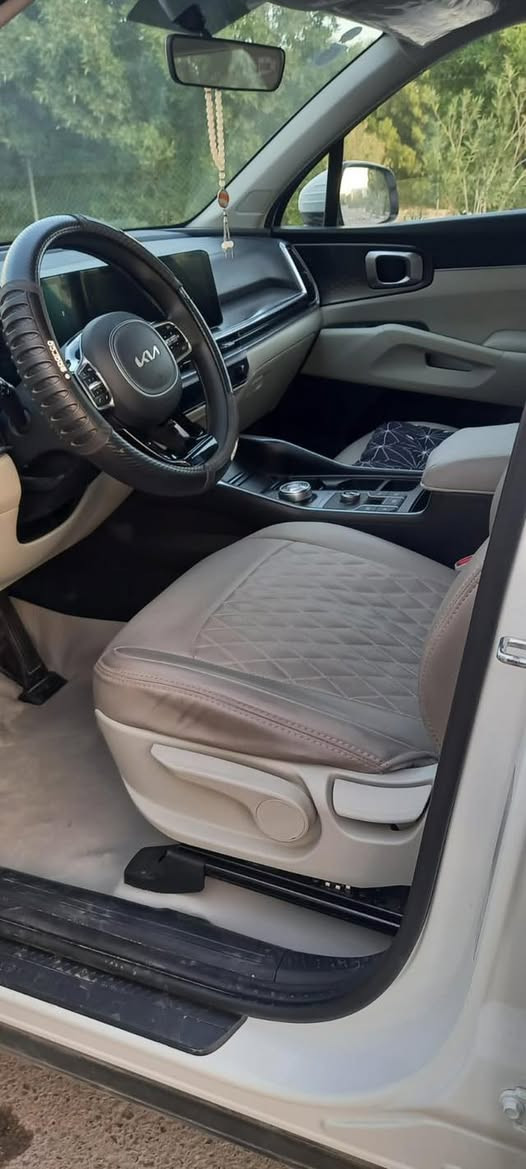 كيا سورنتو مديل 2025 ماشيه 11 الف مكفوله سعرهه 275 ***********
