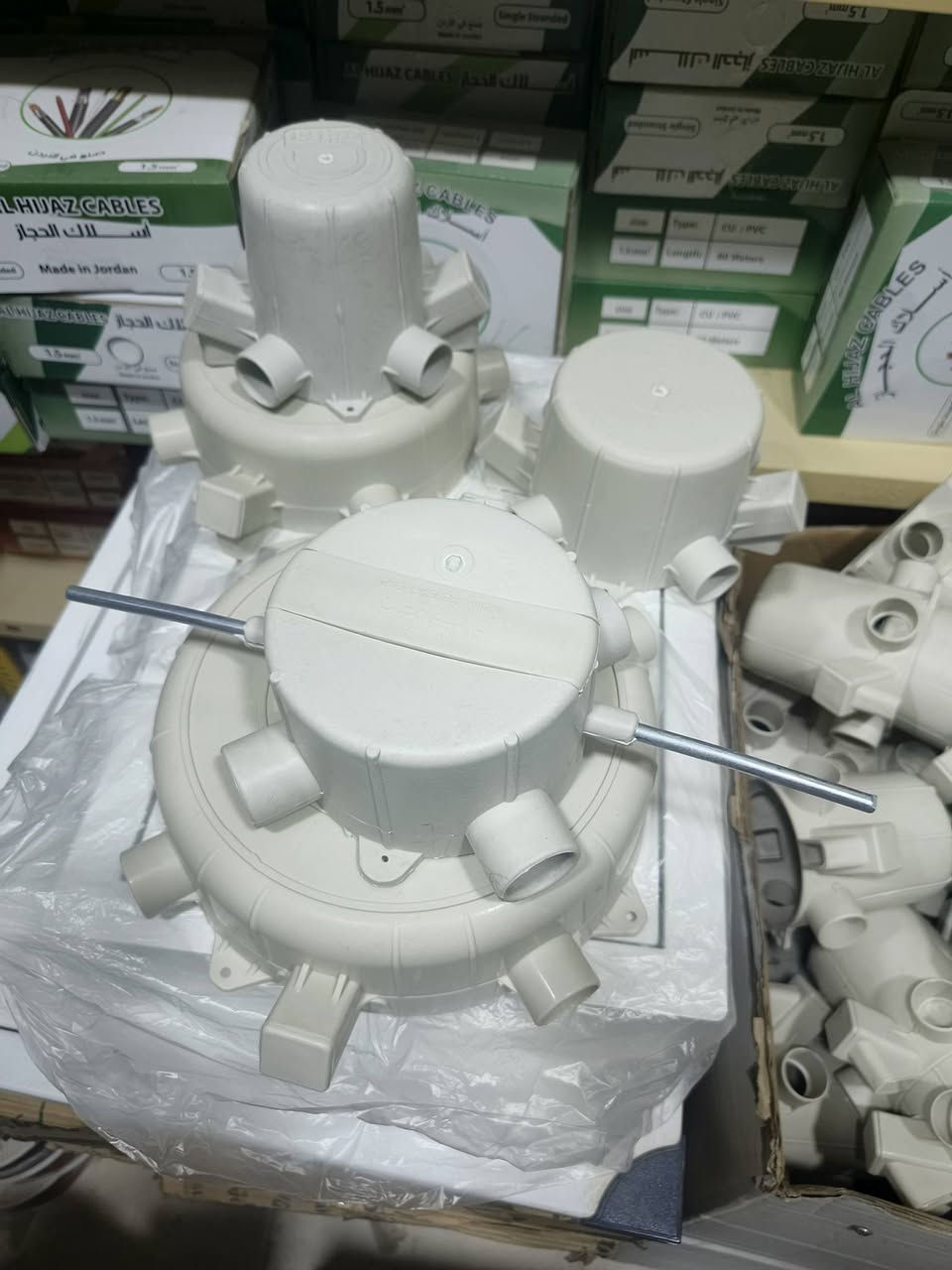 مرحبا للجميع موجود عندي كميه من الجكشن الثقيل مجموعه كامله مميز بغداد أسعار جمله        جكشن ٣ واط ٥٠٠ دينار          جكشن ٦ واط ٦٥٠ دينار             جكشن ١٢ واط ٩٠٠ دينار              جكشن ١٨ واط ١١٠٠            جكشن مروحه أو ثرياً ١٧٠٠ دينار         العنوان البصرة التنومه الصالحيه قرب مدرسة بنات الحسن ***********
