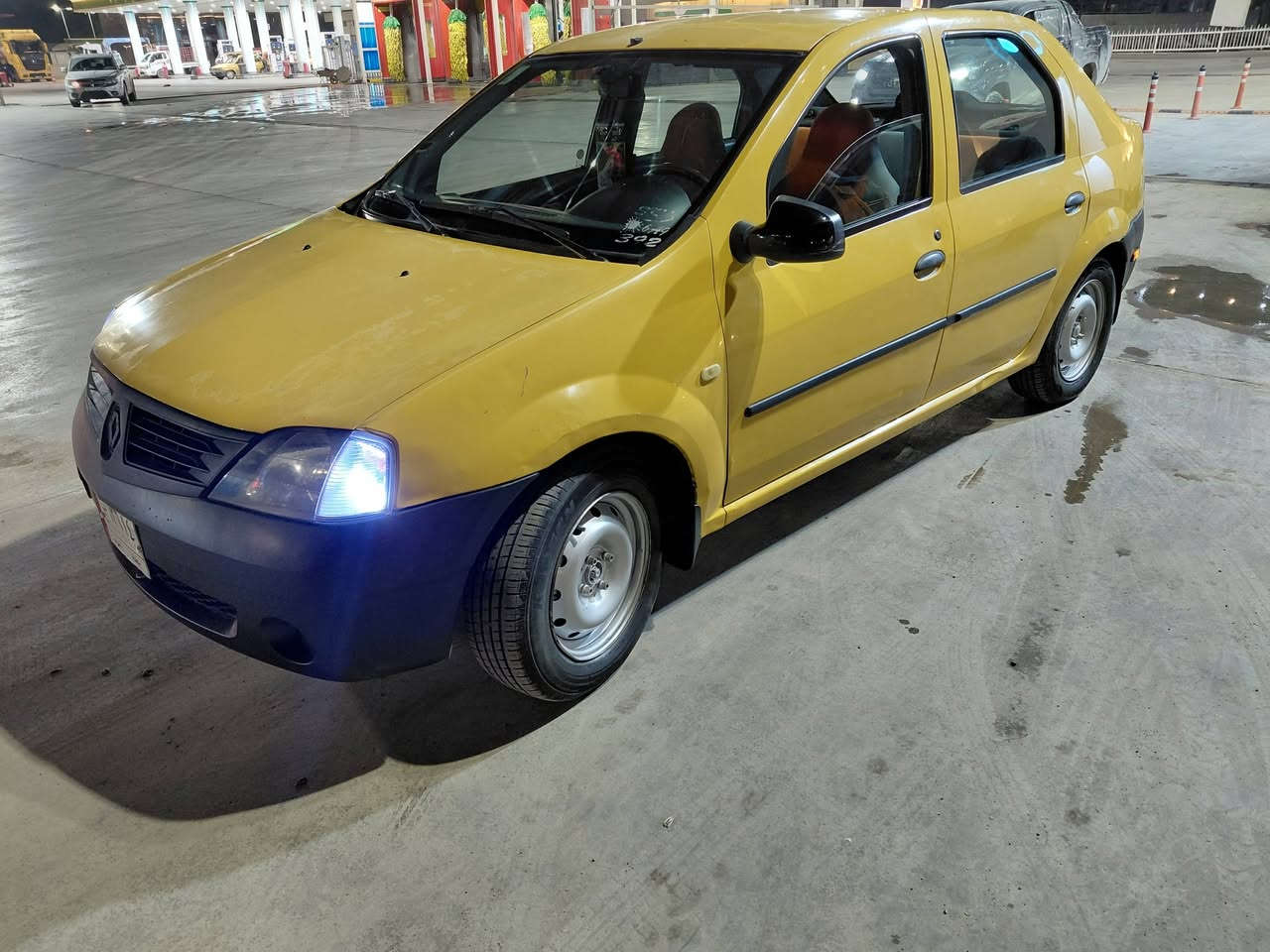 للبيع رينو لوكان موديل ١٢ مكينه فرنسي جديده شادهه  كير هم جديد شادهه ابو اللانكي يعني تنساهه بل سيارة تبريد تتفئه صدر جديد سيارة جاهزة شاشه اندر ويد اصليه شادهه تخم تاير  سيارة مكفوله من ظربه والصبغ بيهه جراد قليل فقط وتكحيلات بصيطه سنويه مشروع وطني الهيئه مصفرة بيهه باركود مسوي بوجهك للمرور تحول ثاني يوم سعر ٤٢ وبيهه مجال مكان بغداد 
***********
