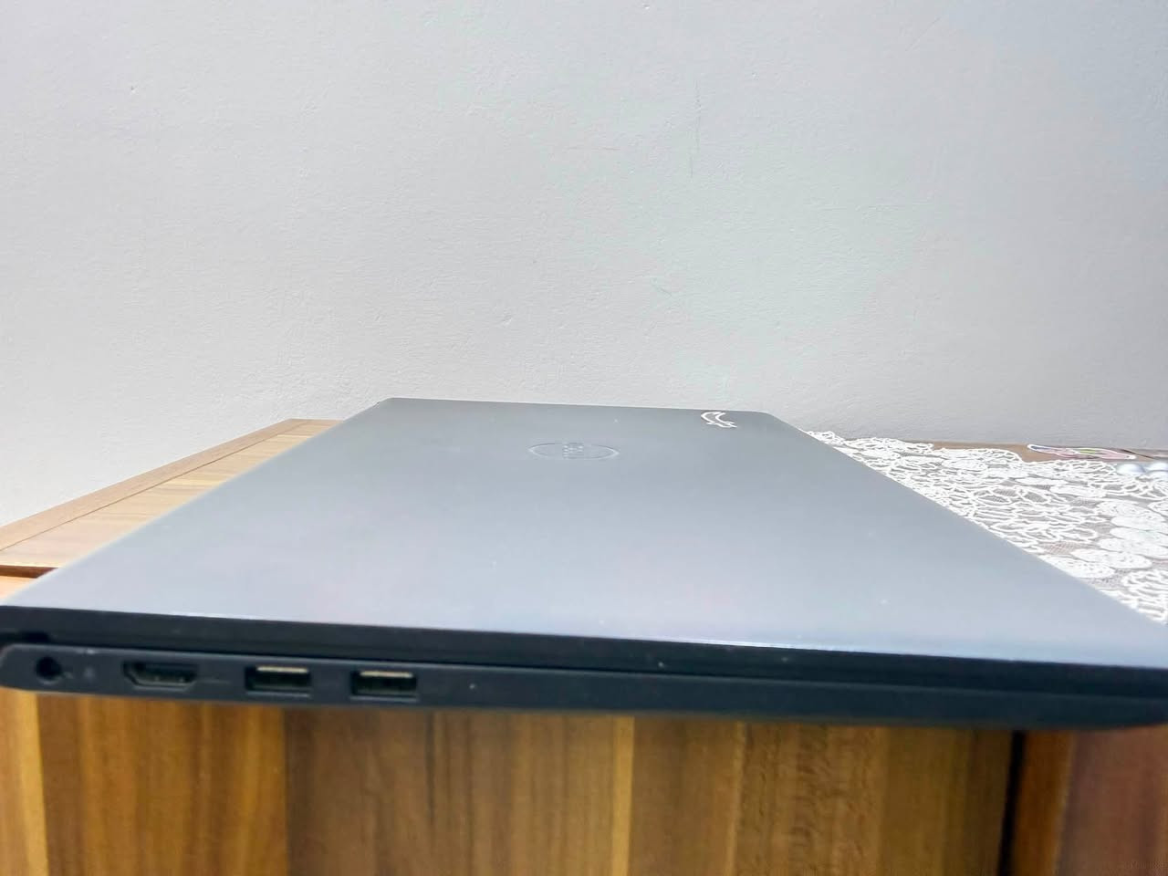 للبيع: لابتوب Dell Vostro 3520 (بحالة الوكالة!) 💻🔥
إذا كنت تبحث عن جهاز يجمع بين الأداء العالي والبطارية الجديدة، فهذا الجهاز هو فرصتك. الجهاز بحالة ممتازة جداً وبطارية تعمل بكامل طاقتها الأصلية!
المواصفات التقنية:
 المعالج (CPU): Intel Core i7-1255U (الجيل الثاني عشر - أداء سريع وعملي).
 الرام (RAM): 8GB RAM.
 البطارية: بحالة ممتازة 100% (مطابقة للسعة الأصلية للمصنع - تم فحصها تقنياً).
 نظام التشغيل: Windows 11 Pro أصلي.
 الموديل: Dell Vostro 3520 (سلسلة Vostro للاعتمادية والأداء الشاق).
ليش هذا الجهاز هو الأفضل لك؟
 بطارية جديدة: لا داعي للقلق بشأن شحن الجهاز، البطارية بحالة الوكالة.
 أداء خارق: معالج i7 جيل 12 يضمن لك سرعة فائقة في البرمجة والدراسة.
 نظيف ومحافظ عليه: الجهاز استخدام راقي وبحالة ممتازة جداً.
📍 المكان: [بغداد المدائن]
💰 السعر: [700]
📞 للتواصل واتساب : [***********]
