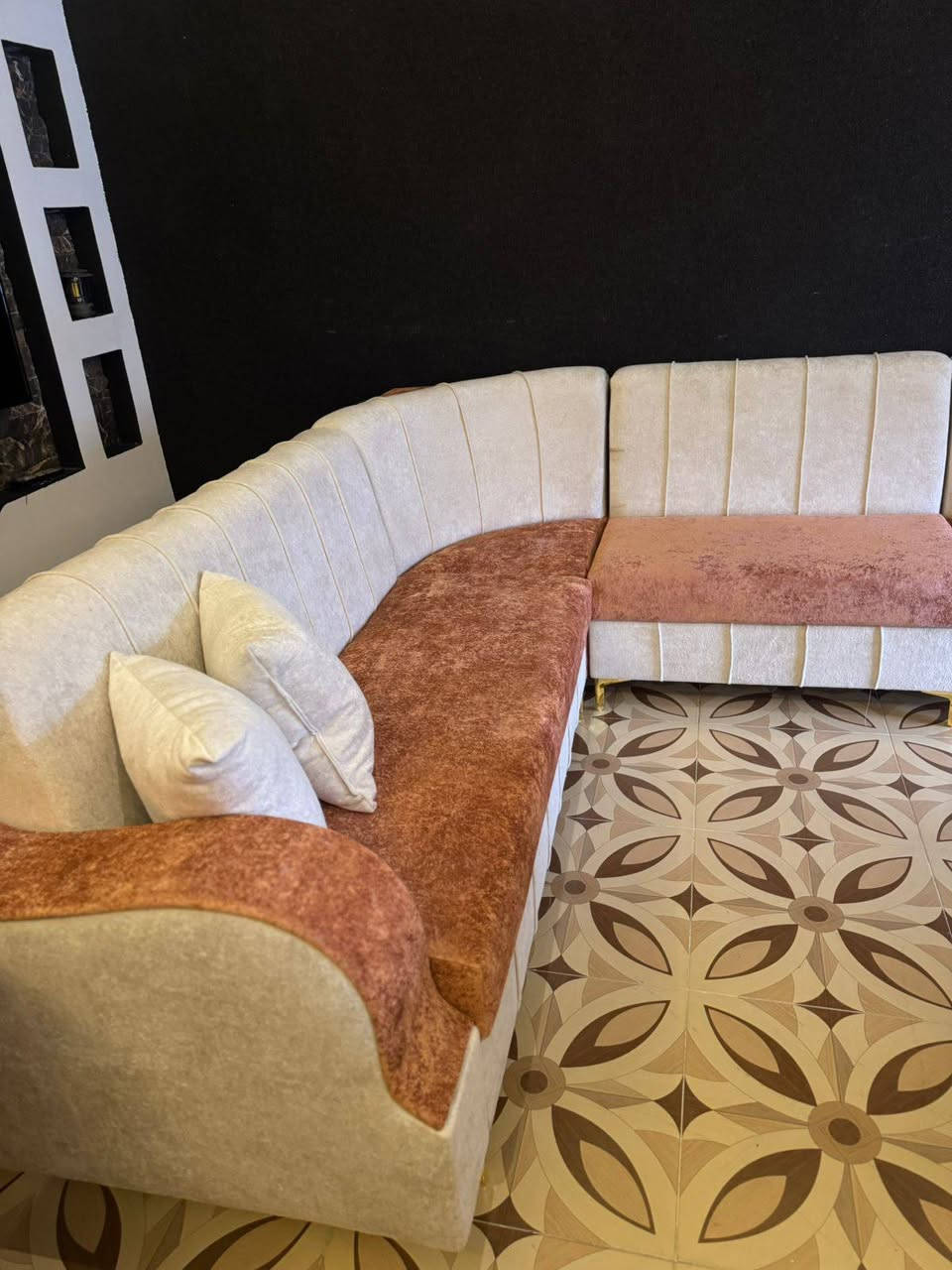 ديوان جديد مامستعمل 7 متر شراي خابر رقم *********** عنوان كركوك
