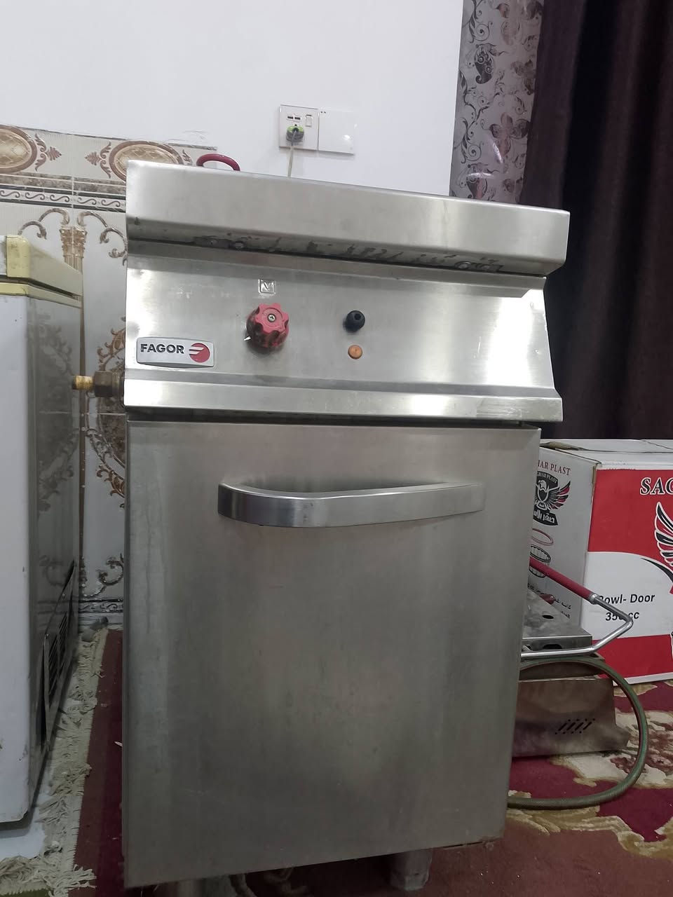 السلام عليكم غراض مطعم للبيع نضافه 100% الاستفسار ***********
