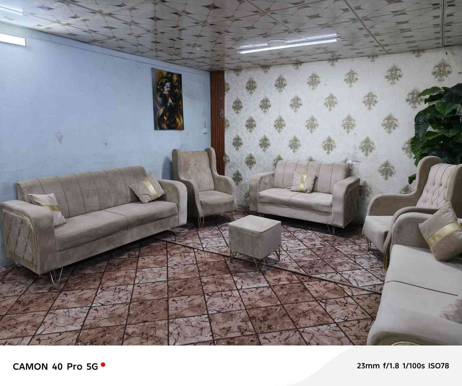 تخم 10 نفرات نضيف جدا المقعد بلوك اسود 260 وبي مجال المكان الكاظمية يوجد توصيل ***********
