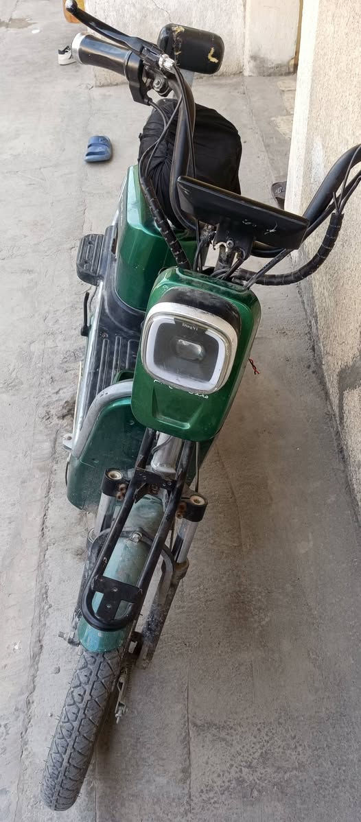 دراجه شحن للبيع كلشي مابيها
شاحنه موجوده و بطاريات جدد
رقم واتساب اتصال ***********
السعر 200وبيها مجال
