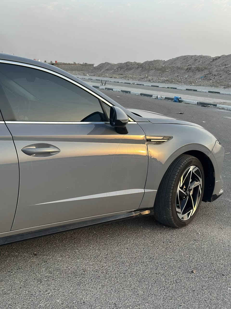 السلام عليكم سياره سوناته سمنتي مديل 2024 وارد امريكي قطعه وحده تصليح بنيد بدون ايرباك بدون تبديل  بدون فتح  سياره فول حساسات امامي خلفي رادارات تشغيل عن بعد شفتات بلستيرن تتفئه كشنات مواصفات خير من الله وكبالك لصور مكينه 2500 ماشيه 5000 ميل بعدها زيرو لسياره فحص مواقت حره ترقم حره تصير لا شهداء ولا معوقين 
السعر 195 وبيها مجال 
رقم الهاتف ***********
الموقع البصره دور الشرطه
