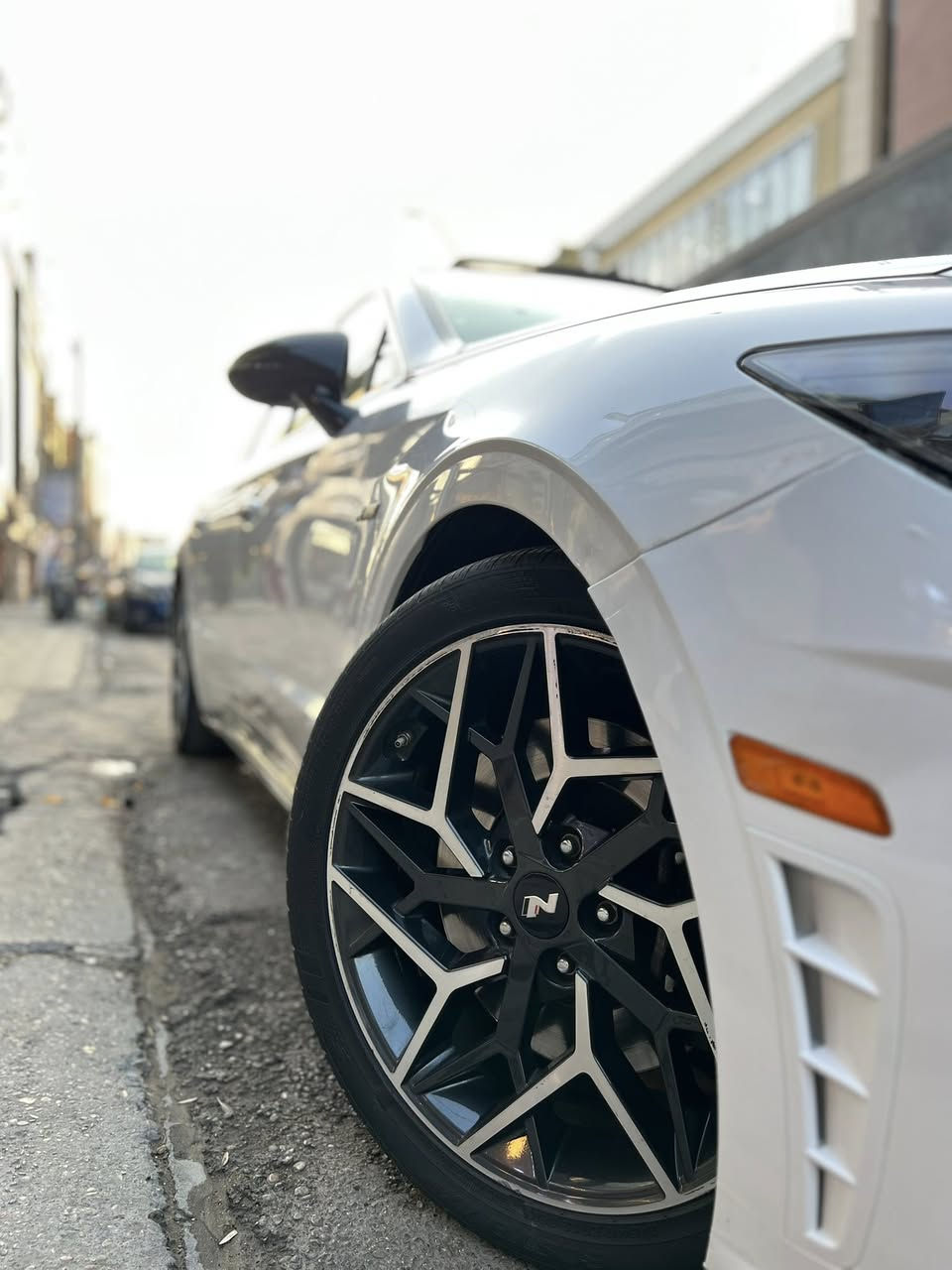 السلام عليكم SONATA N-LINE 2023
محرك 2500 تيربو . بدون دوانز حتة لو بانزين عادي 

دهن رافينول أصلي ابدللها. على ايدي 

أبيض رقم بغداد . بأسمي ترقيم جديد ع أيدي 

الحادث : كلين مجرد ضربتين درنفيس ومكحلات ع كدهن + بارد بشفة البنيد + رصعتين بدون صبغ قطع السيارة مجرد تصليح ع كد الضربتين مال درنفيس .

ماشية 45 الف 

…

سوناتا ان لاين 2023 

فول مواصفات
محرك 2500 تربو  290 حصان

💎 

بانوراما
كشنات جلد رياضي حضن
شفتات ستيرن
انارة محيطية
كيجات ديجتال
نظام صوت boss
شحن واير ليس
تدفئة كشنات
رادر امامي خلفي تحديد مسار
نقطة عمياء
مقعد كهرباء
بصمه ابواب ودخول ذكي عند الاقتراب
تبريد قطعتين
تشغيل عن بعد
اوتو هولد
اربع وضعيات قيادة
صندوق ذكي يفتح عند الاقتراب
اشاير بل مرايا

*********** اعظمية او شعب
