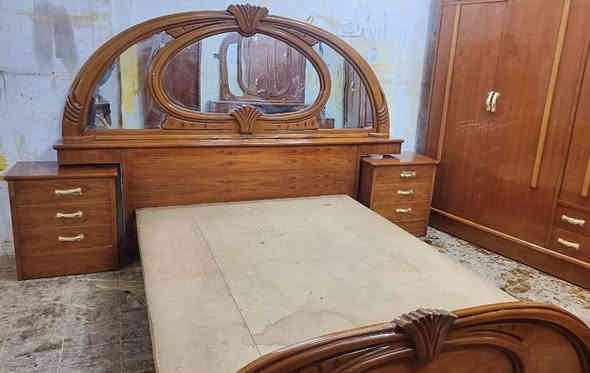 غرفه نوم ام السته طابقين داخل وخارج صاج ضهر جرجوبه خمسه ملم دنك زان عنوانه كوت حي الجهاد شارع النجارين نجارة ومعرض الحجامي الاتصال او مراسلة الصفحه سعره مع الشد والنقل علينه داخل الكوت ***********
