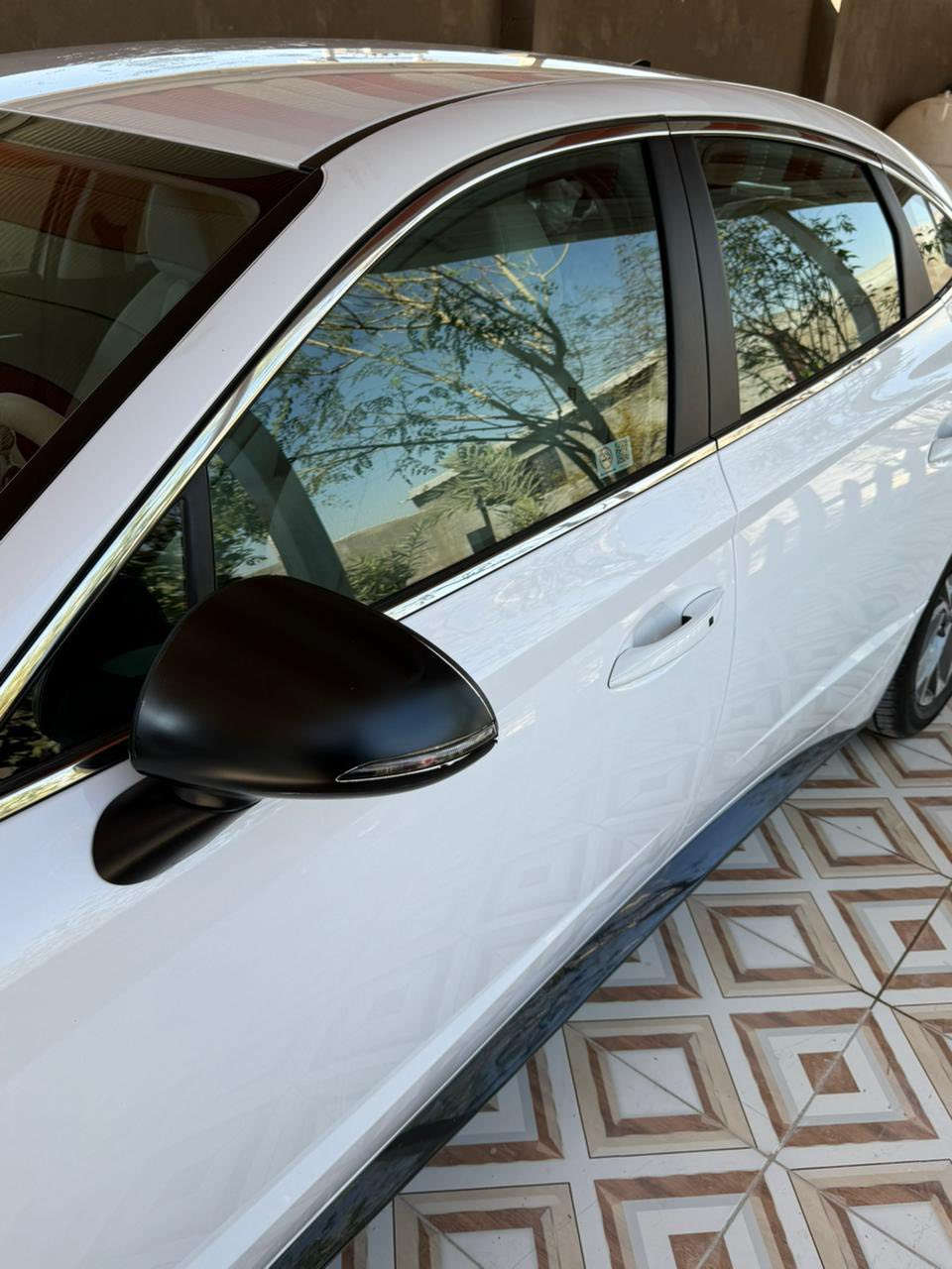 • السعة: 2.5 لتر (2497 سي سي)
• ناقل حركة أوتوماتيكي 8 سرعات
• نظام دفع أمامي (FWD)
مقاعد أمامية قابلة للتعديل كهربائيًا
• مقاعد قماش مريحة عالية الجودة
• شاشة وسطية لمس 
(عادة 8–10.25 بوصة حسب السوق)
• دعم Apple CarPlay & Android Auto
• مشغل USB / Bluetooth
• مفتاح دخول ذكي + زر تشغيل
• مكيف أوتوماتيكي مزدوج
نظام فرامل ABS + EBD
• (نظام ثبات السيارة)
• (نظام تحكم ديناميكي بالسيارة)
• 6 وسائد هوائية
• نظام التنبيه من الاصطدام الأمامي (FCA)
• تنبيه مغادرة المسار (LDW)
• مراقبة ضغط الإطارات (TPMS)
• حساسات خلفية
• كاميرا خلفية
. رقم بصرة باسمي السيارة حرة تقرير غرق حد دوسه الباب وبيها طخه بصندوق 
. السعر 185$
. العنوان : البصرة _ خور الزبير 
. للاستفسار وتساب : ***********
