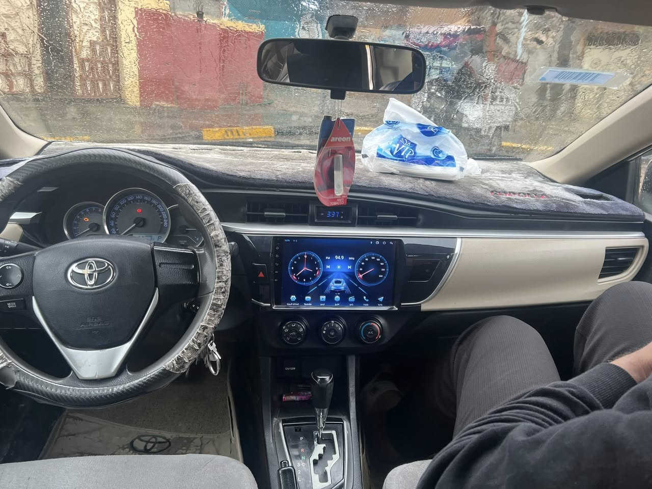 كورولا 2014
                 لون ابيض
          بيها مكانات صبغ ابيع صبغ عام 
بيها شويه داخل بالحوض + رصعة بالشاصي 
                  رقم اربيل
              سنويه جديدة 
               هزة بعد شهر بيها 
              تحويل شرط
              حجم محرك 18
             حجم ويل 16
السعر 98 ورقة ومجال 
    عنوانها بعشيقة/ موصل
رقم الهاتف : ‭ ‭0776 952 1653‬
