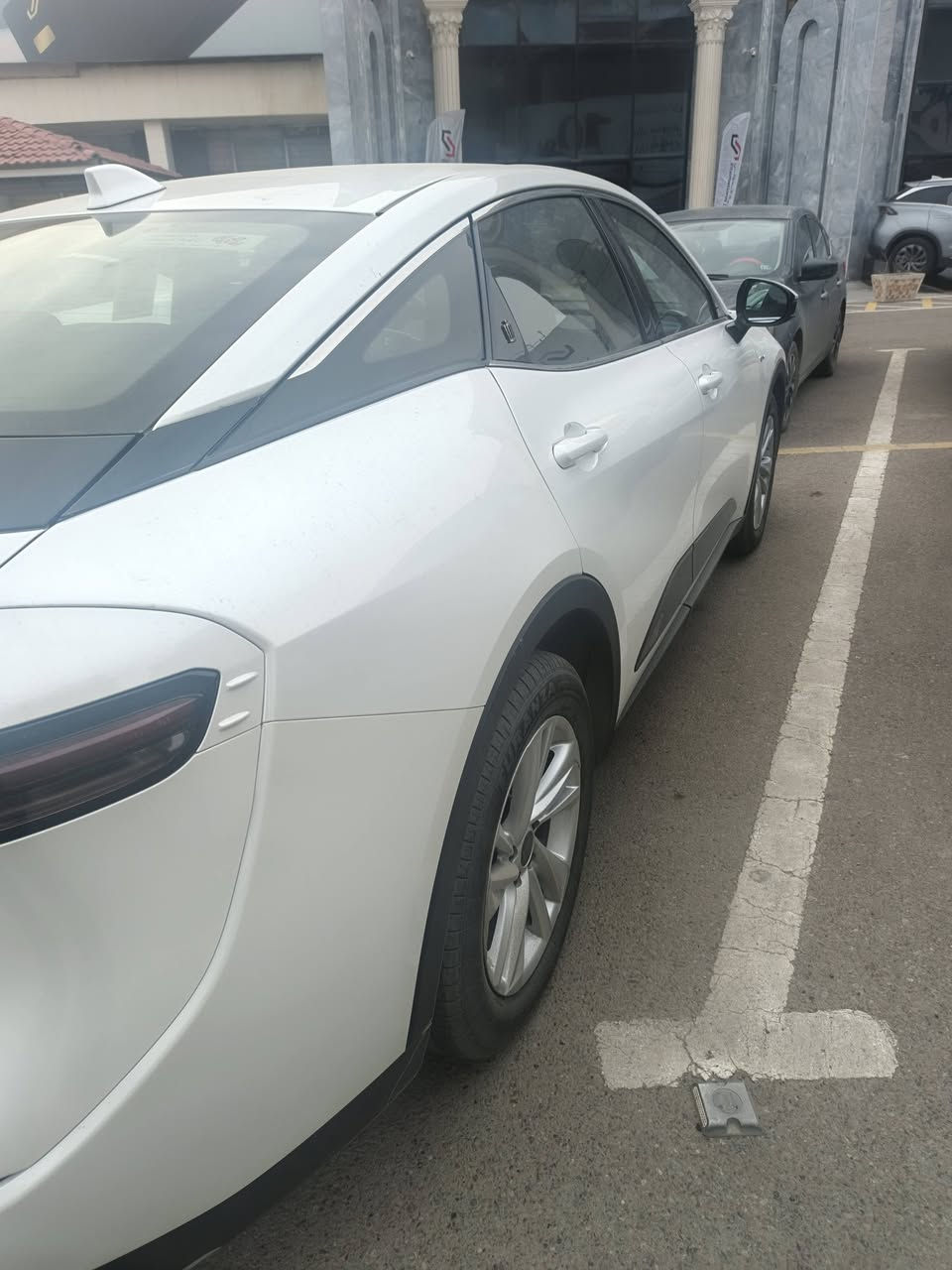 السلام عليكم
عندي كراون, 2024 ماشيه 6,000 وكالة عبد اللطيف جميل 
بعدها زيرو بحالة الشركه هايبرد + بانزين 

سلايد
حساسات أمامية + خلفيه
كشنات كهرباء
تدفئة وتبريد بالكشن
رادار أمامي
تحديد مسار
تزقف ذاتي
كار بلي
مري شفط
لايت زينون 
بصمه 4 بوب
نظام ترحيب

باقي المواصفات معروفه مال كراون السعر 34,000 للاتصال *********** هشام
