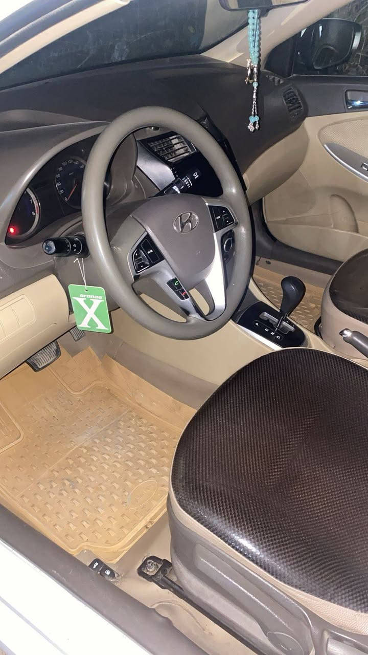 السلام عليكم اكسنت ١٣ خليجي بيهاباب بارد وصبغ تبريد شغال اشاير بلمري عارظها٩٨ وبيها مجال سياره مال بيت***********
