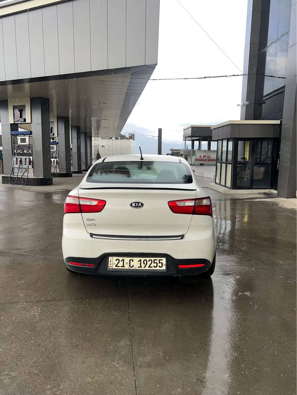 کیا ڕیۆ ٢٠١٢ ناو خەنەیی بۆ فرۆشتن  سەیارەکە ٢٥٠ مەسرەفی تیا نییە ماڵی دۆستە کامل مەسرف کراوە چوار تایەی لۆکی لە سەرە بۆنیت و دۆسەی لای سایەق بۆیاخە بێ ناقگرتن کەمێ چاڵی ورد و ساردی هەیە بە شەرتی گێڕ و مەکینە و تەحویل و خرامە ساردیو گەرمی بە شەرت سەنەوی تا٢٠٢٧ تازەیە نرخی ٨٣ گەڵاو مەعامەلەیەکی برایانە *********** السليمانية, العراق
